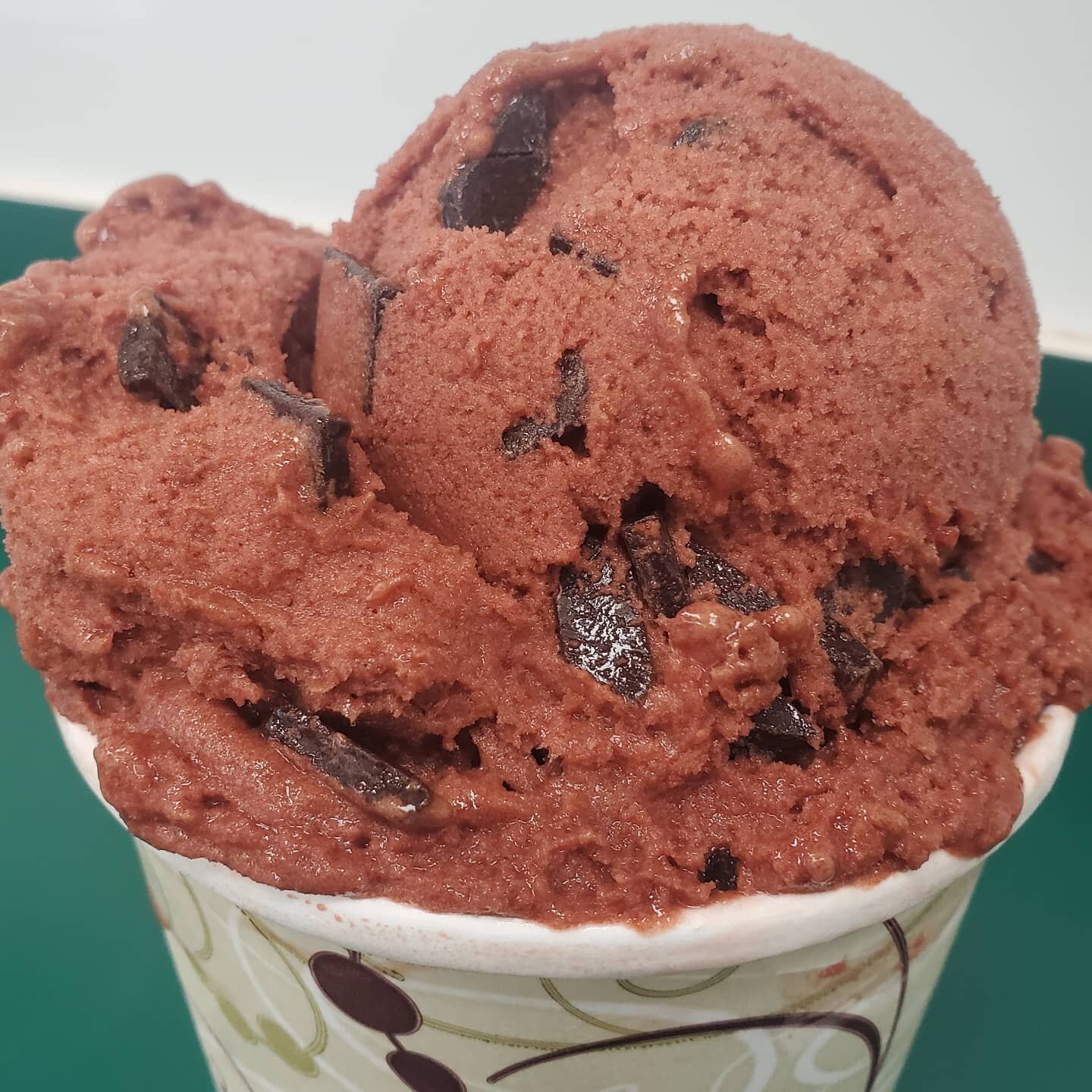 Chocolate Coverd Strawberry Chunk
Open til 10pm