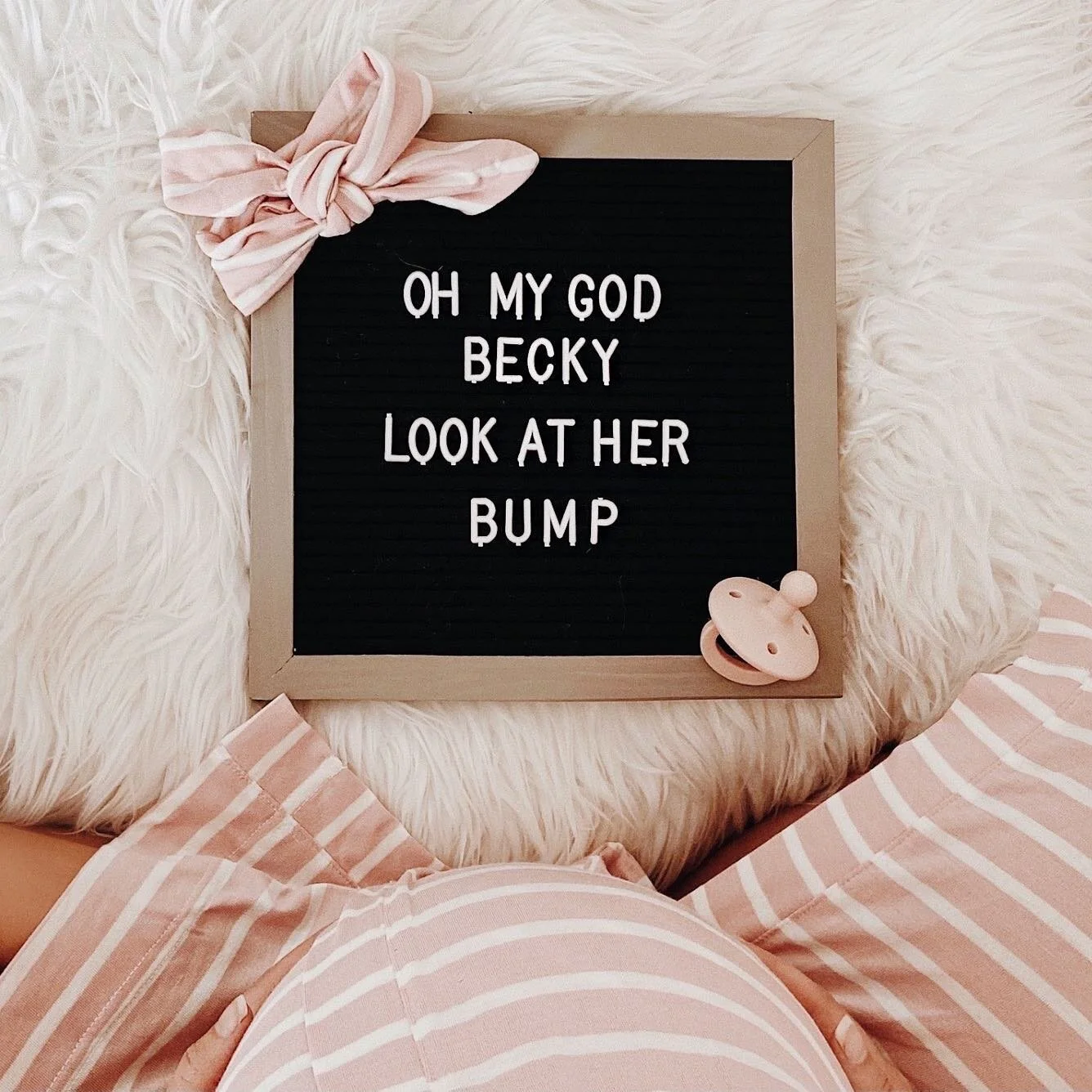Check out our maternity robe set with matching swaddle, hat or bow🤍 
.
.
Other colors and patterns available 🤍
.
.
#bump #bumplife #pregnancyannouncement #pregnancy #3dultrasound #babyboy #babygirl #babyboutique #maternityphotography #maternity #we