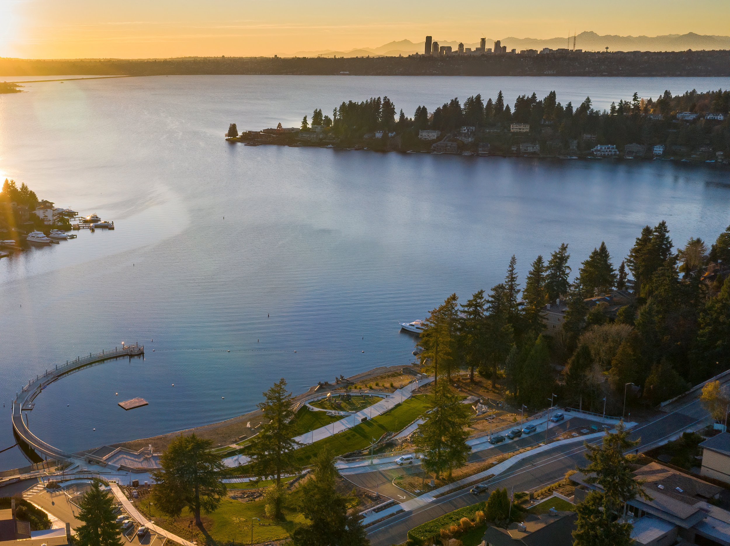 Aerial view of Lake Washington Eastside waterfront — Mercer Island, Bellevue and Kirkland luxury waterfront homes