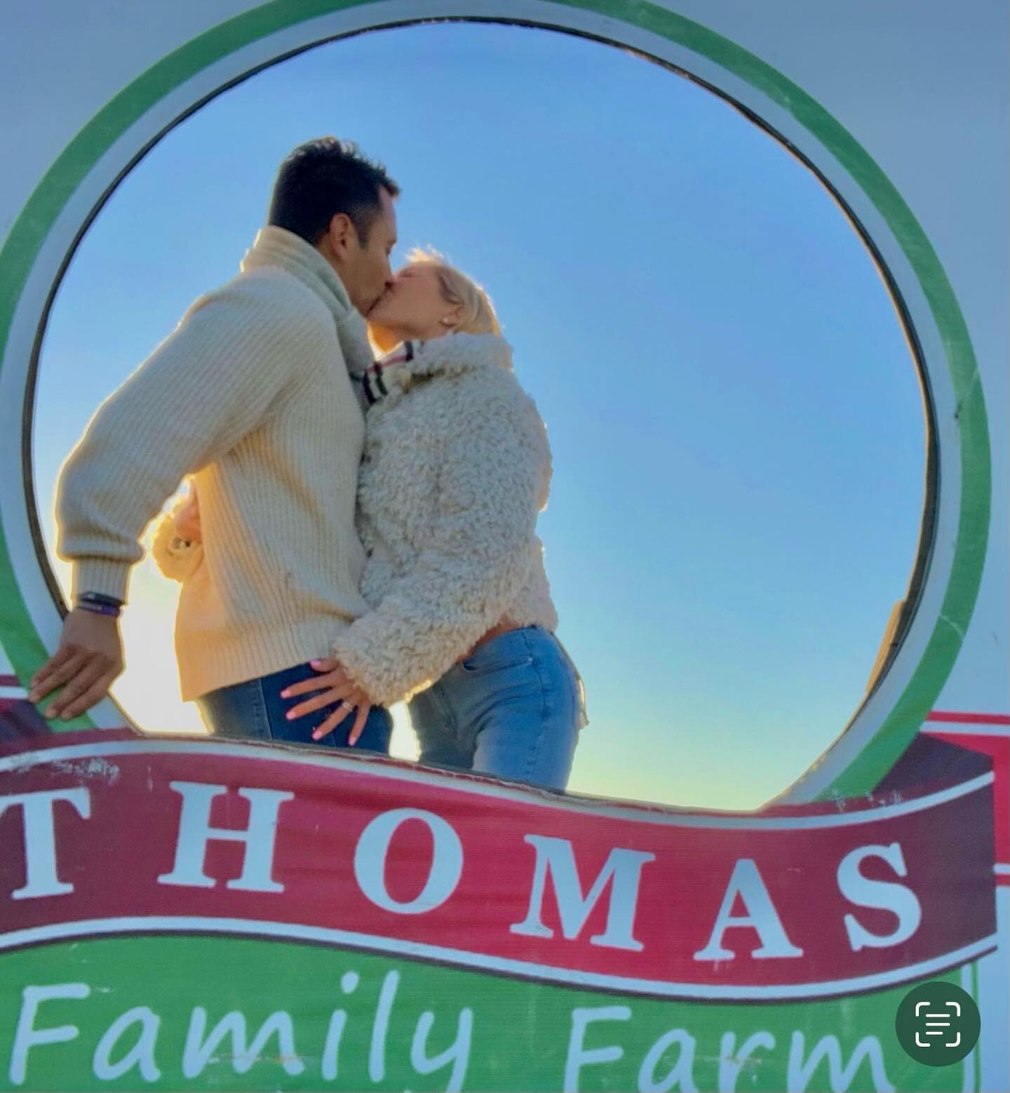 Pumpkin 🎃 harvest time with my sons @thomasfamilyfarm making sure they pick the best 🎃 to carve for #halloween and silly shenanigans 😂 

🎃 What a joy to create memories and traditions for years to come with my tribe. 

📍 @thomasfamilyfarm 

#pum