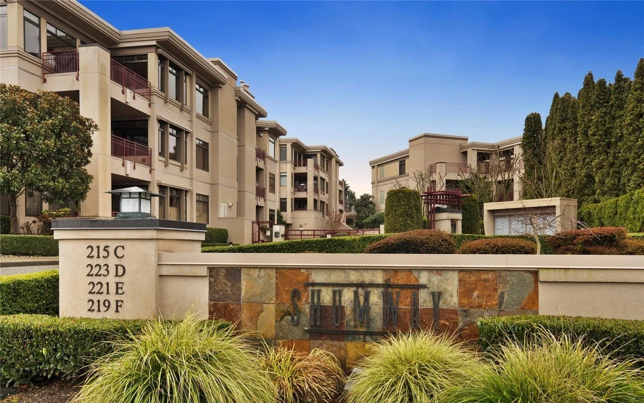 Marina Park waterfront in Downtown Kirkland, walking distance from Shumway Condominiums, Lake Washington views