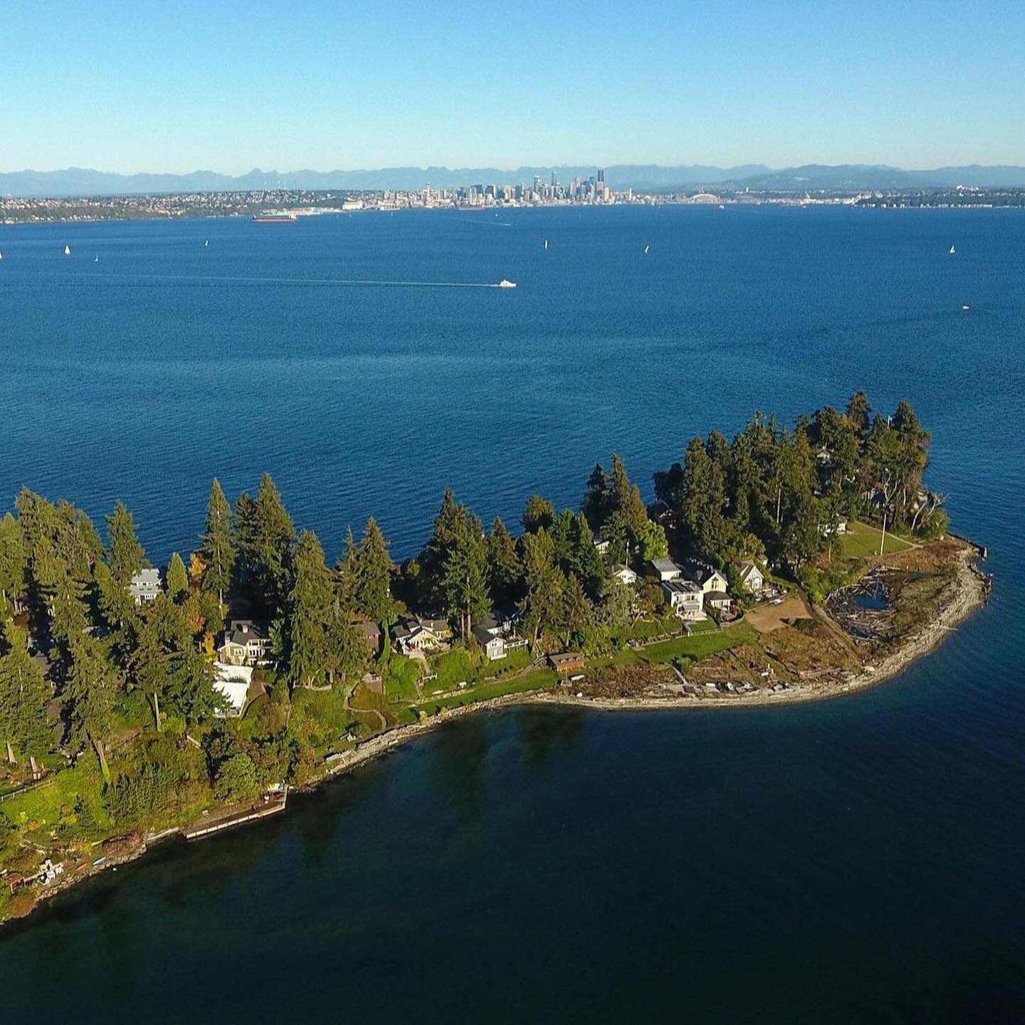 Unveiling Bainbridge: A serene Haven in the Pacific Northwest

Discover the charm of Bainbridge Island: a tranquil retreat boasting scenic views, boutique shops, and outdoor adventures. 

Sail into serenity on Bainbridge&rsquo;s azure waters, where e
