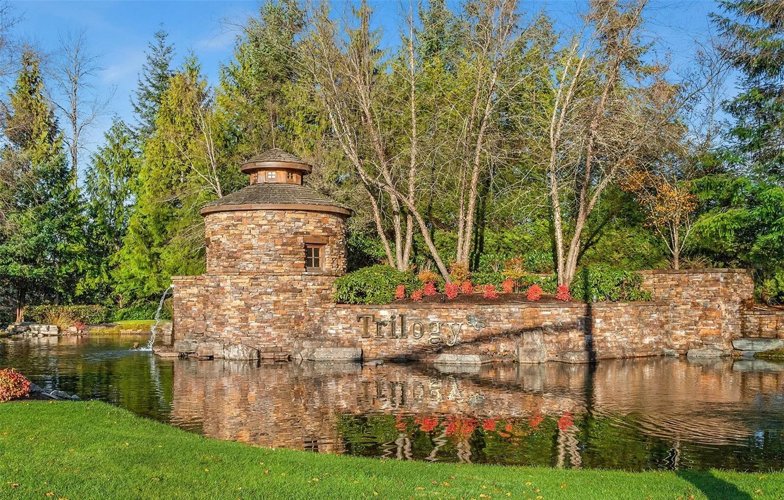 Trilogy at Redmond Ridge 55+ active adult community           between Redmond and Duvall Washington state