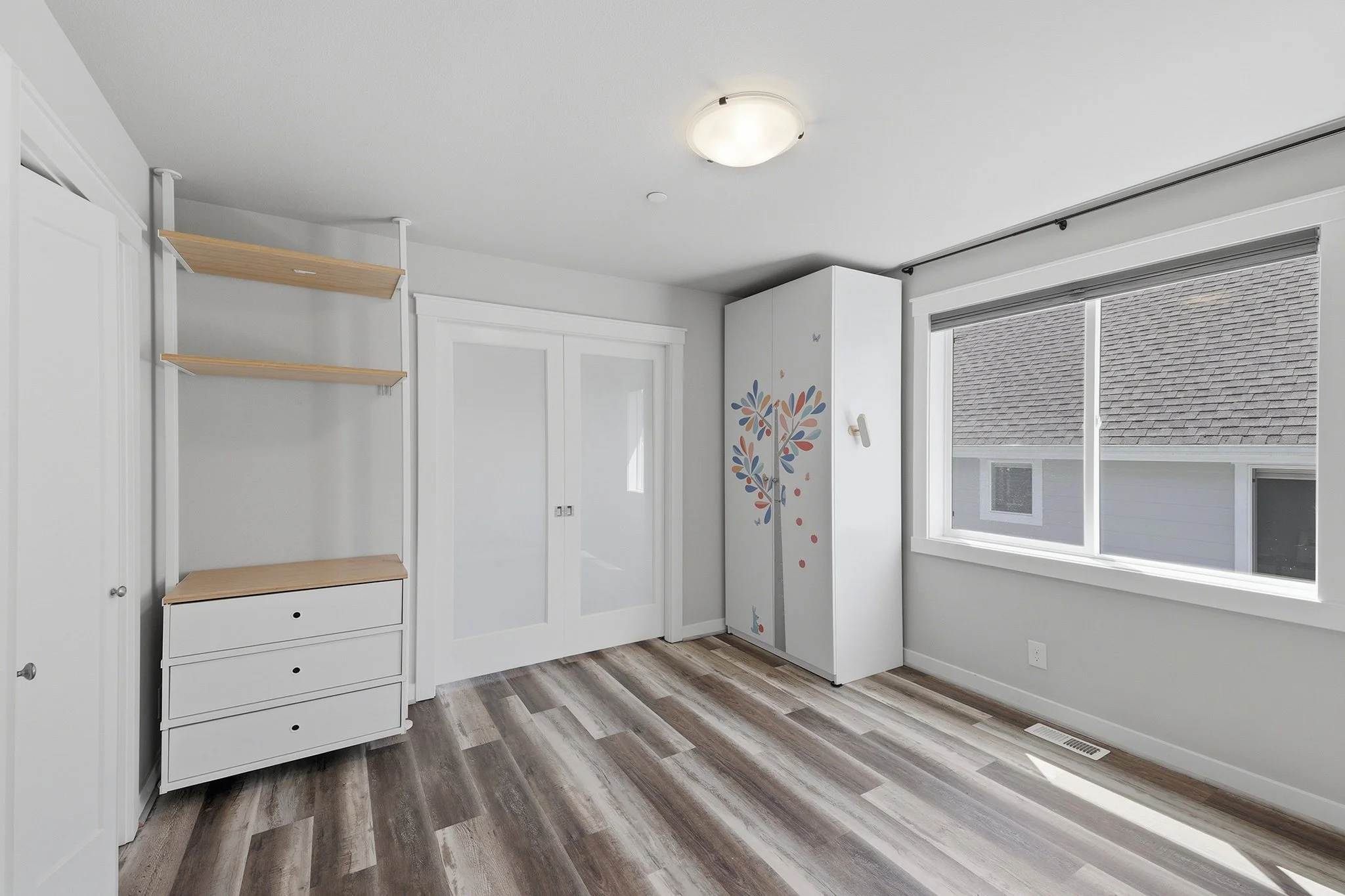 Third-floor bonus room with vaulted ceiling and hardwood floors, English Hill Redmond luxury home