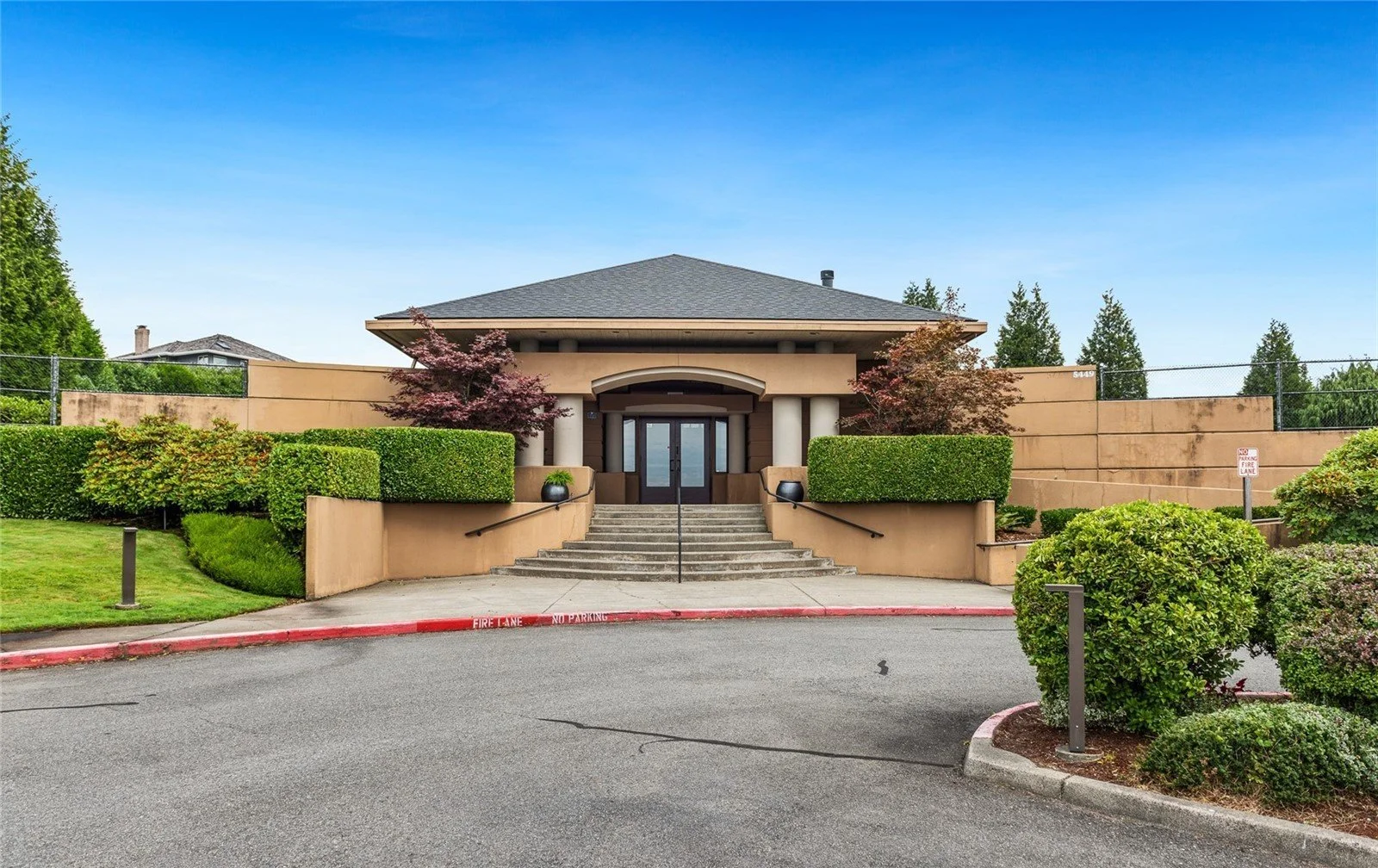 The Summit Bellevue clubhouse pool tennis community amenities