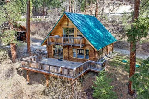 Pine Vista Log Cabin — 17336 Chumstick Hwy, Leavenworth, WA