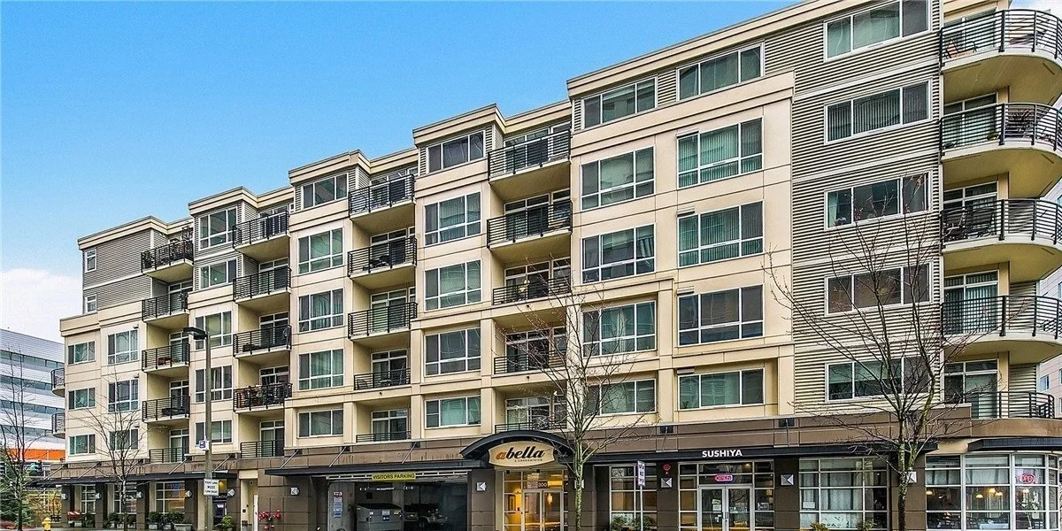 Abella Condominiums rooftop terrace with panoramic views of downtown Bellevue and Cascade Mountains