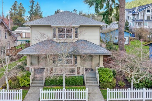 Issaquah Income Duplex — 260 SE Andrews St, Issaquah, WA