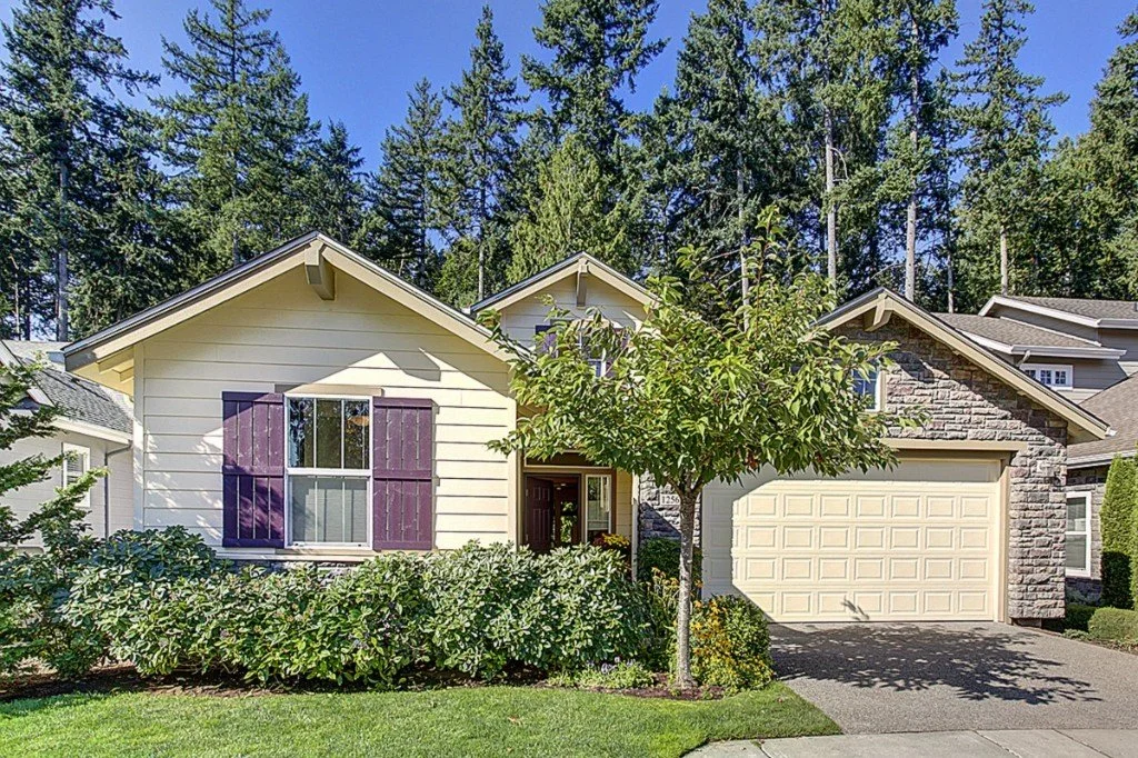 Single-story Craftsman home in Trilogy Redmond backing to golf course and natural greenbelt
