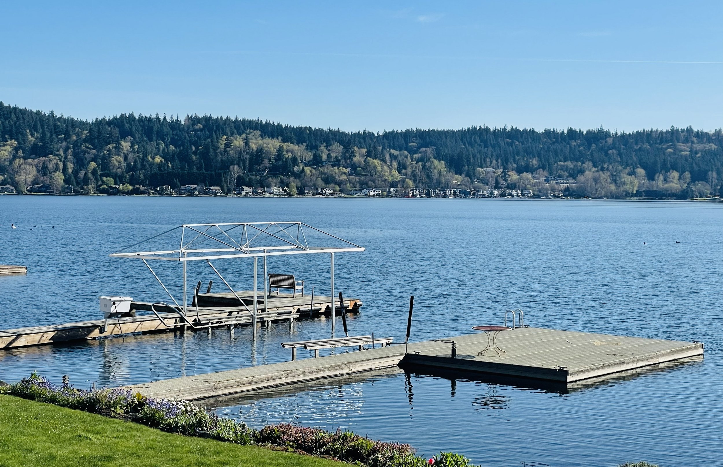 Luxury waterfront home on Lake Sammamish with private lawn and lake access, Eastside Washington