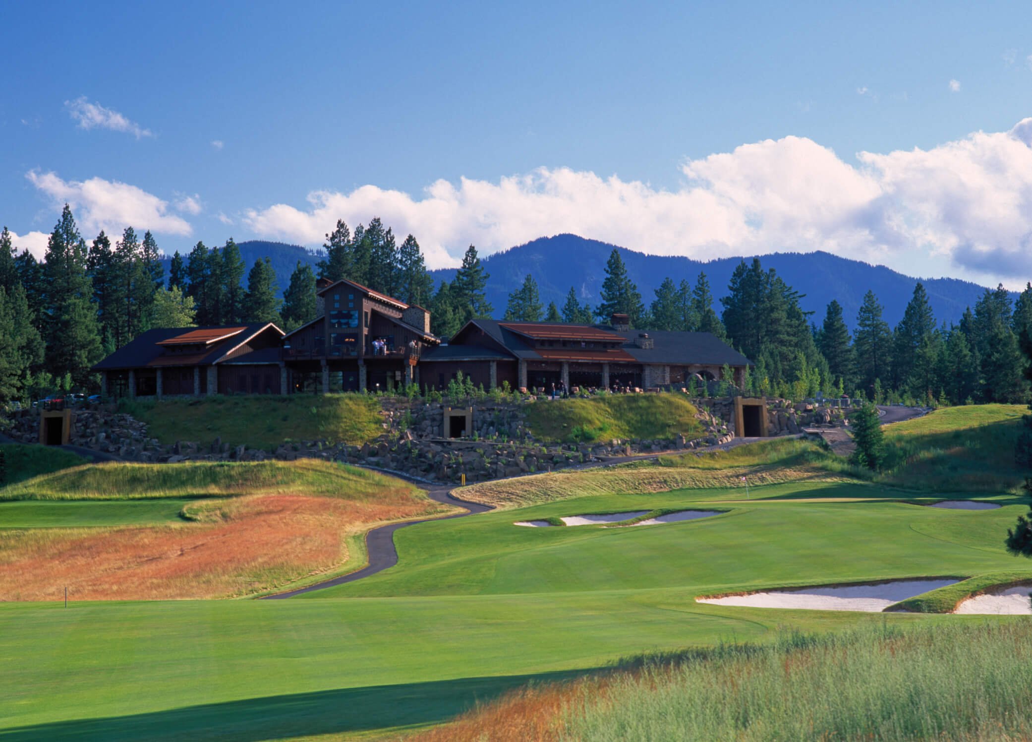 Rope Rider Golf Course at Suncadia Resort with Cascade Mountain views and ponderosa pine fairways, Cle Elum Washington
