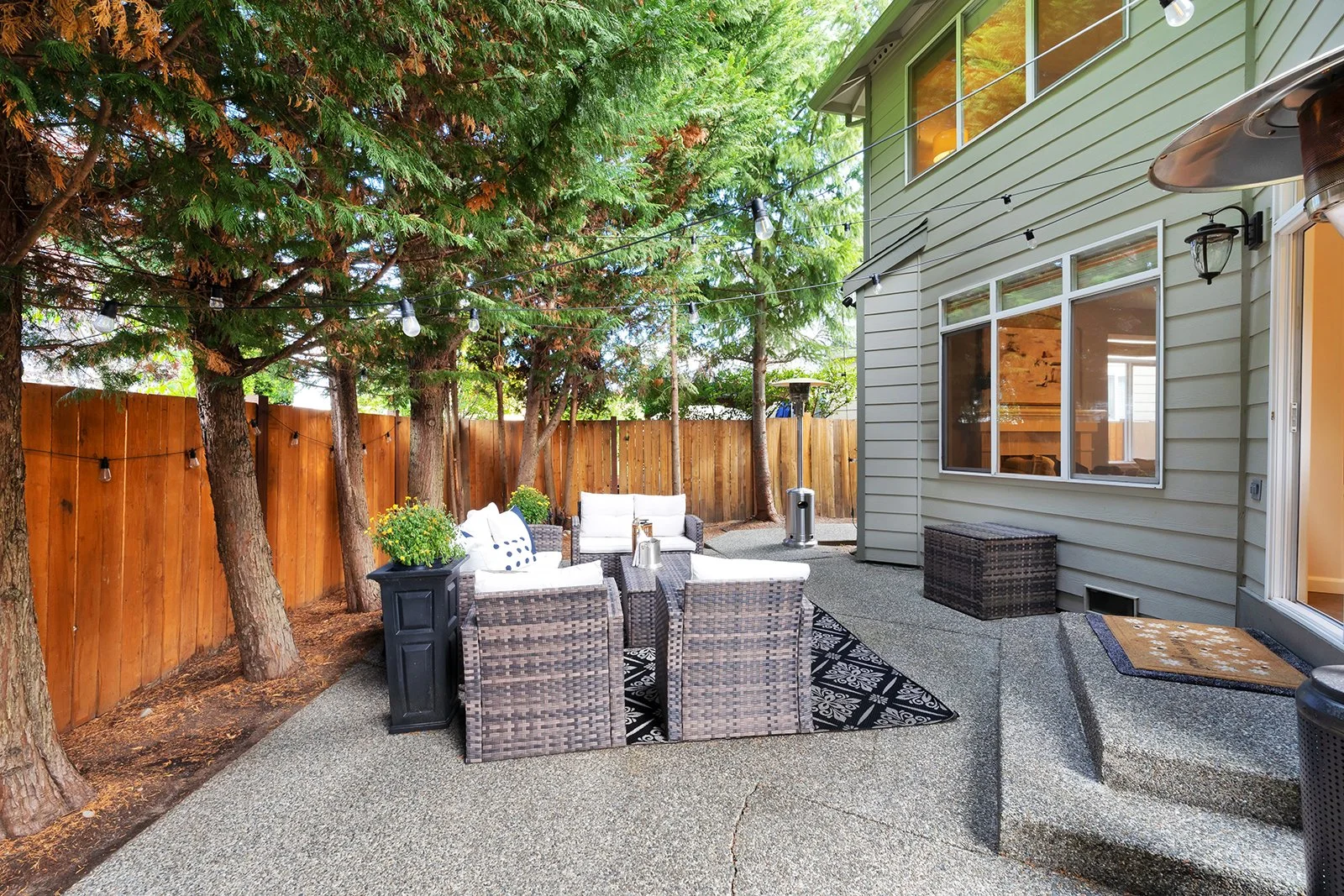 Patio and outdoor entertaining area — Mill Creek Meadows backyard