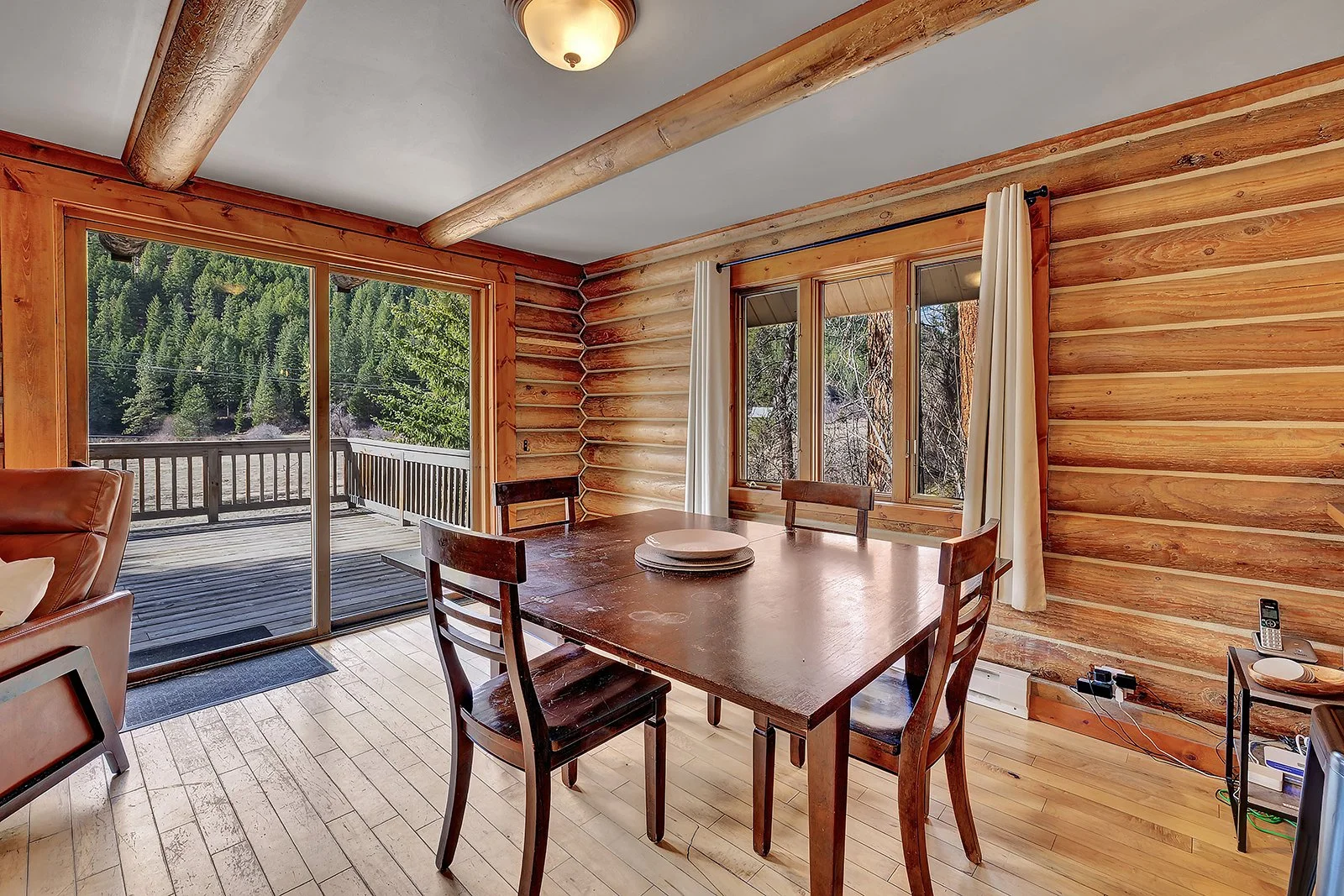 Kitchen and dining nook at Pine Vista 17336 Chumstick Hwy Leavenworth WA with full appliance package dishwasher refrigerator range and eat-in dining space