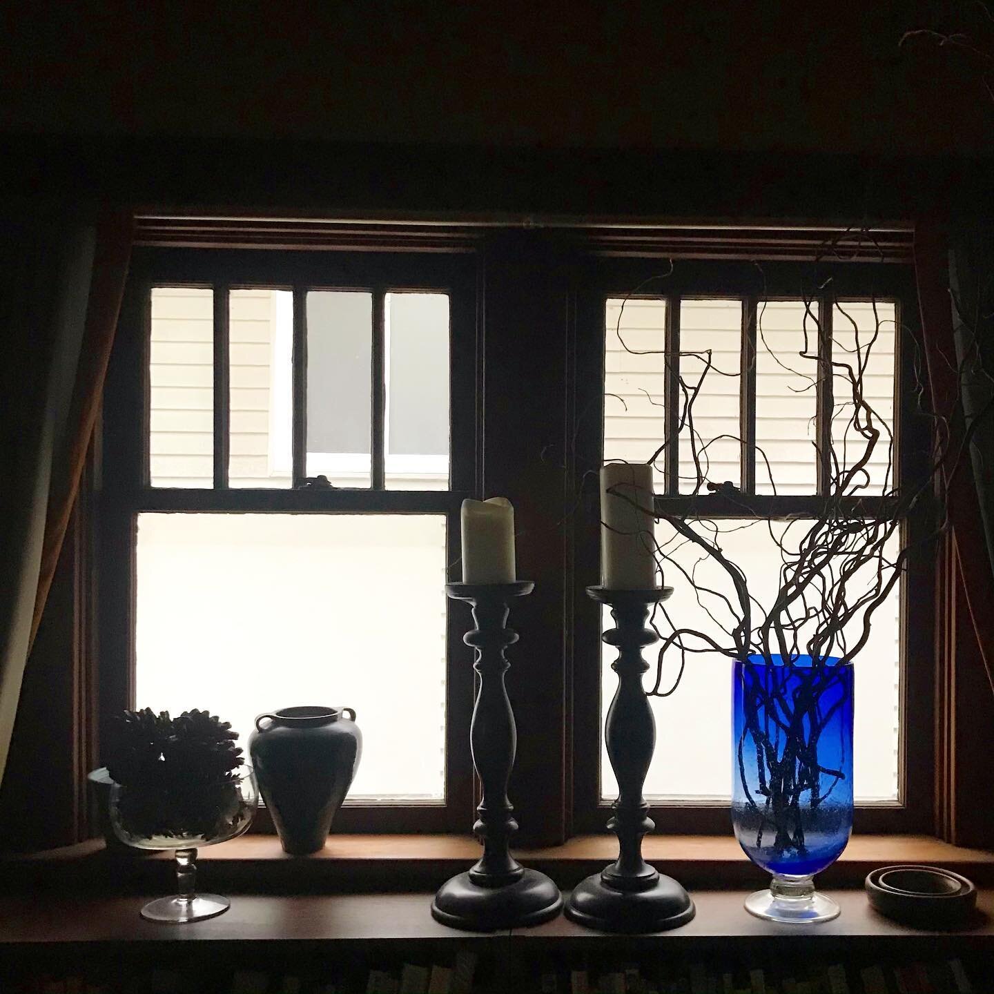 Dining room still life...3:30pm... dark in here! But the light that does remain is beautiful. The vase caught my eye, made me stop and get out my phone... 💙 #windowsill #stilllife #shadeandshadow #naturallight #cobaltblue #decor #styling #diningroom