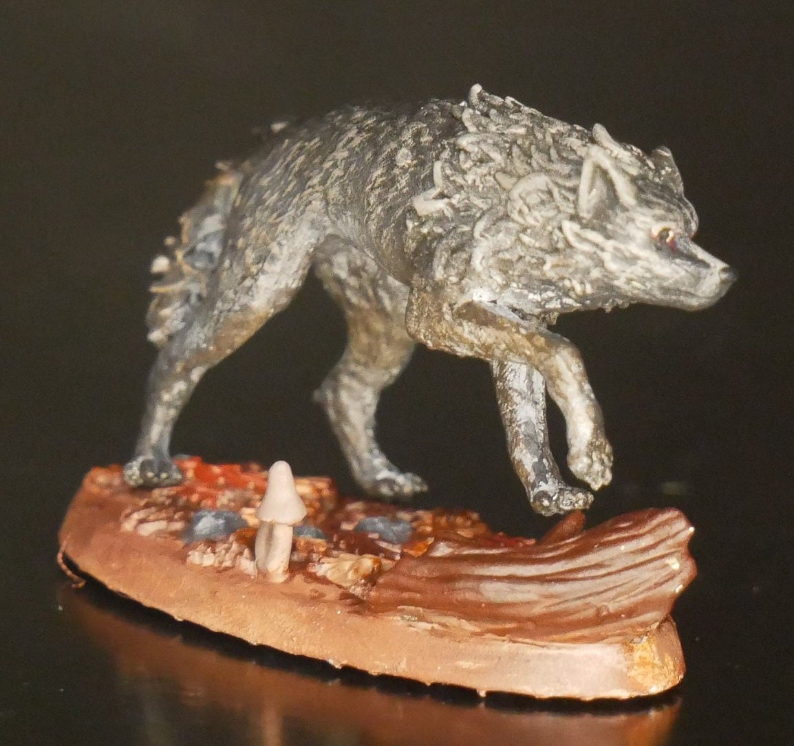 Custom painted wolf miniature | TTRPG | RPG | DND
