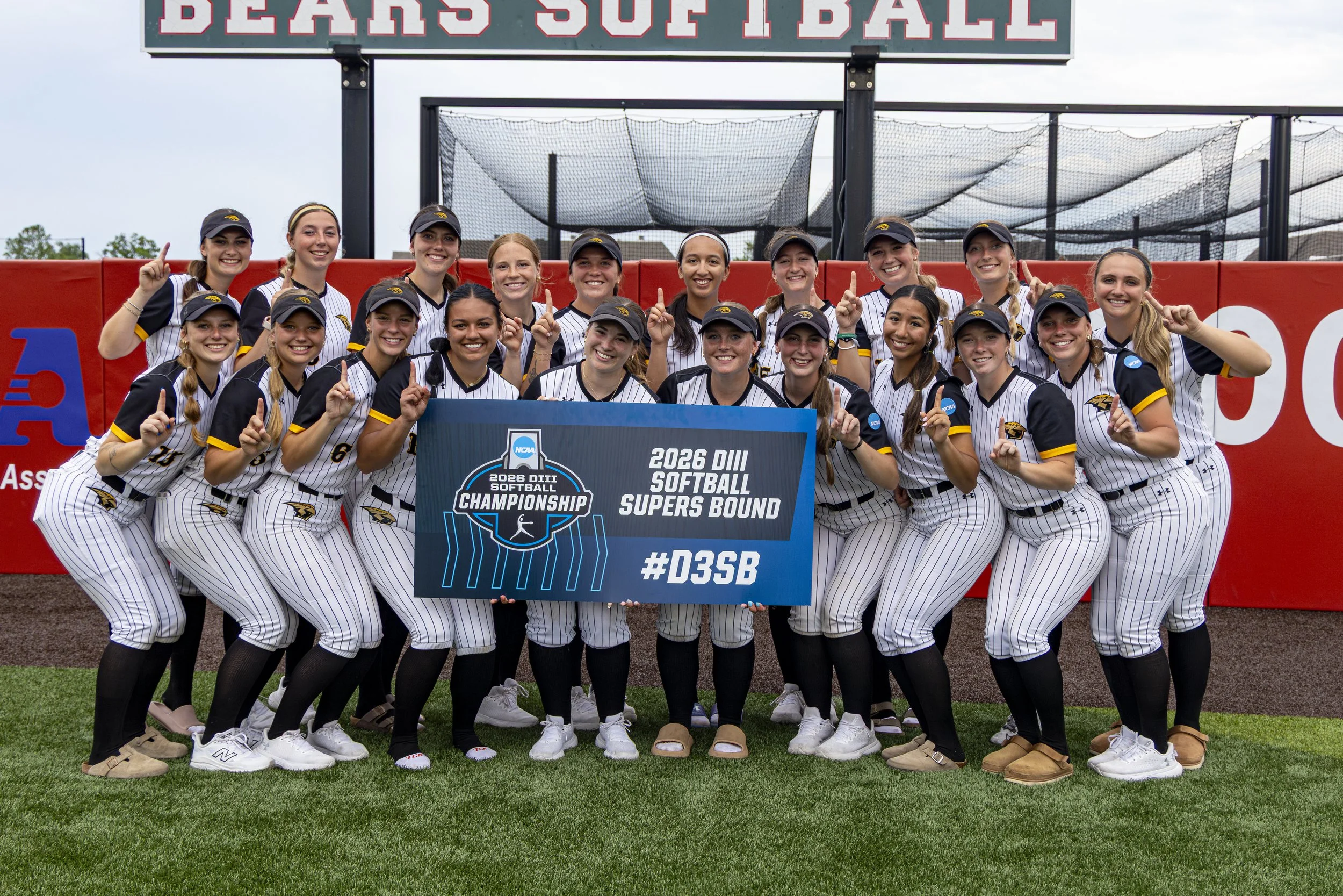 U of W - OSHKOSH SOFTBALL