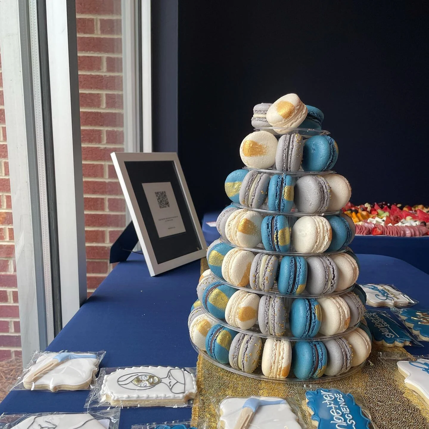 A recent macaron tower for our friends at @smoothe.co 💙 

We recommend at least 4 dozen cookies so that you have a few tiers to display, and can create up to a 10-tier (200 macaron) tower for events!

Email us at hello@littlebluemacaron.com for more