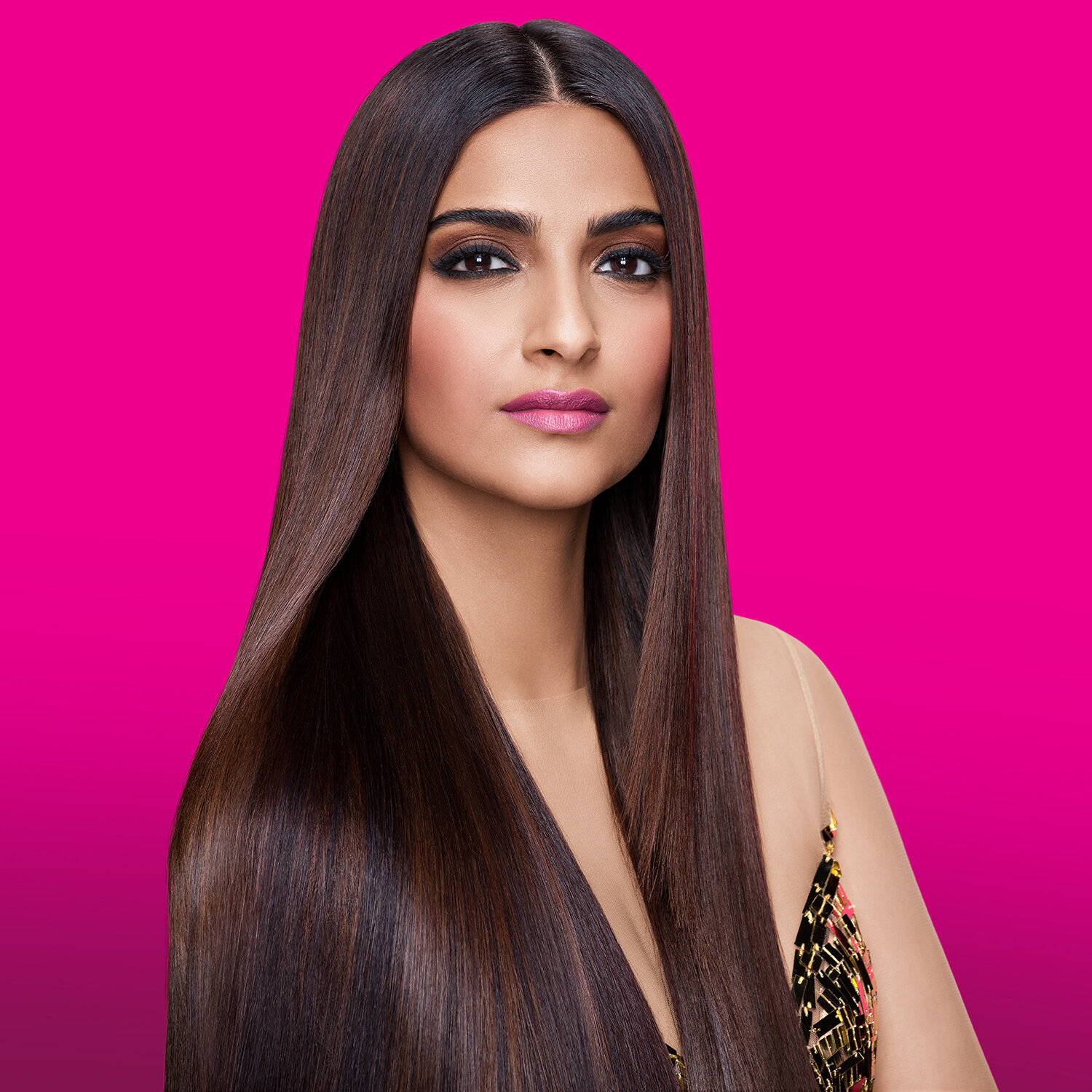 VEGA sonam kapoor 18-073 simple layer.jpg