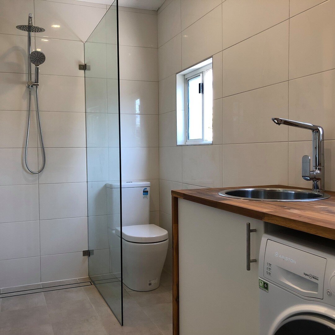 We can work with whatever space you've got😃 Look at this beautiful yet functional bathroom/laundry we created for one of our clients. 

Call us at 0414 001 100🔨👏

#fluentaplumbing #teamfluenta #sydneyplumber #plumbersydney #sydneytradesman #localb