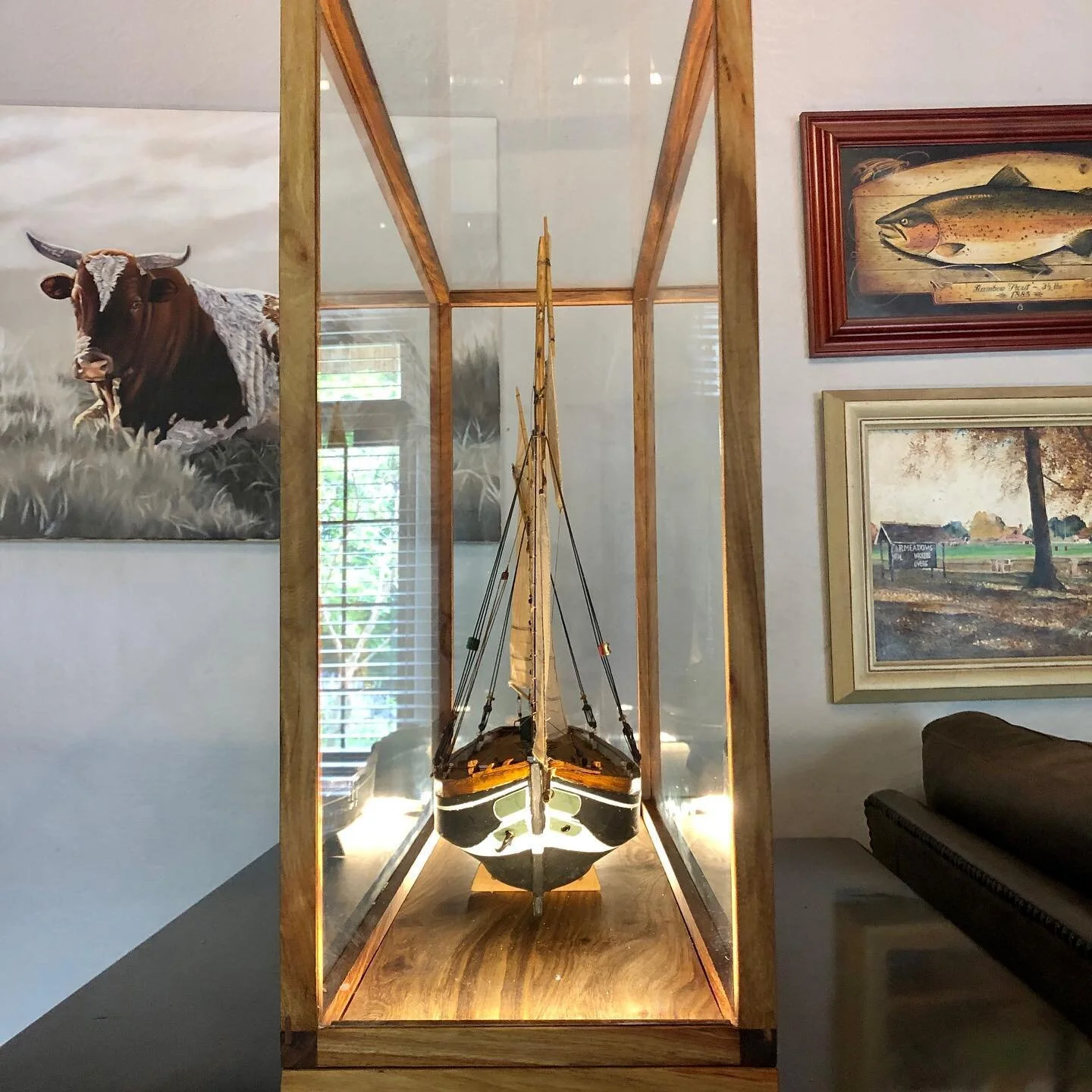 This classic styled kiaat display case was the perfect finishing touch for this labour of love ⚓ The client was absolutely thrilled with the end result.