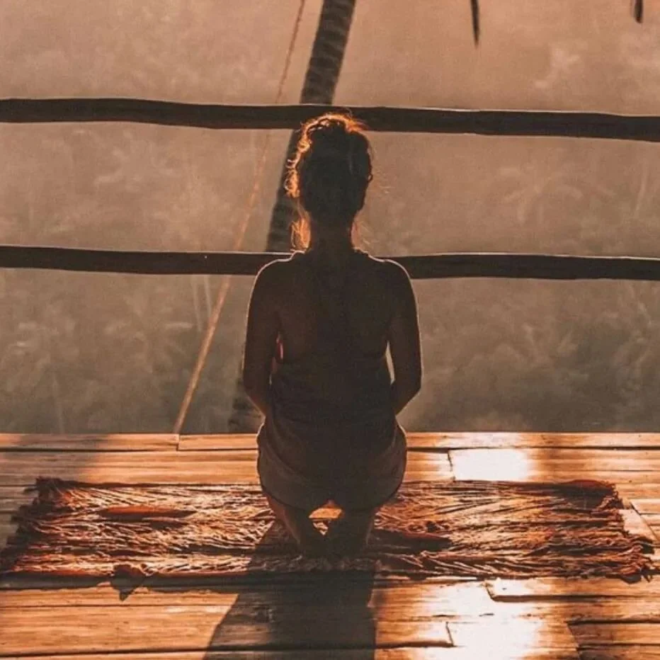 𝘐𝘯 𝘵𝘩𝘦 𝘦𝘯𝘦𝘳𝘨𝘦𝘵𝘪𝘤 𝘩𝘦𝘢𝘳𝘵 𝘰𝘧 𝘉𝘢𝘭𝘪, 𝘱𝘢𝘳𝘢𝘥𝘪𝘴𝘦 𝘩𝘢𝘴 𝘣𝘦𝘦𝘯 𝘧𝘰𝘶𝘯𝘥.
For the soul led, socially conscious woman, the DreamWeave Retreat is a sacred incubator designed to inspire, nurture and ignite those that are b