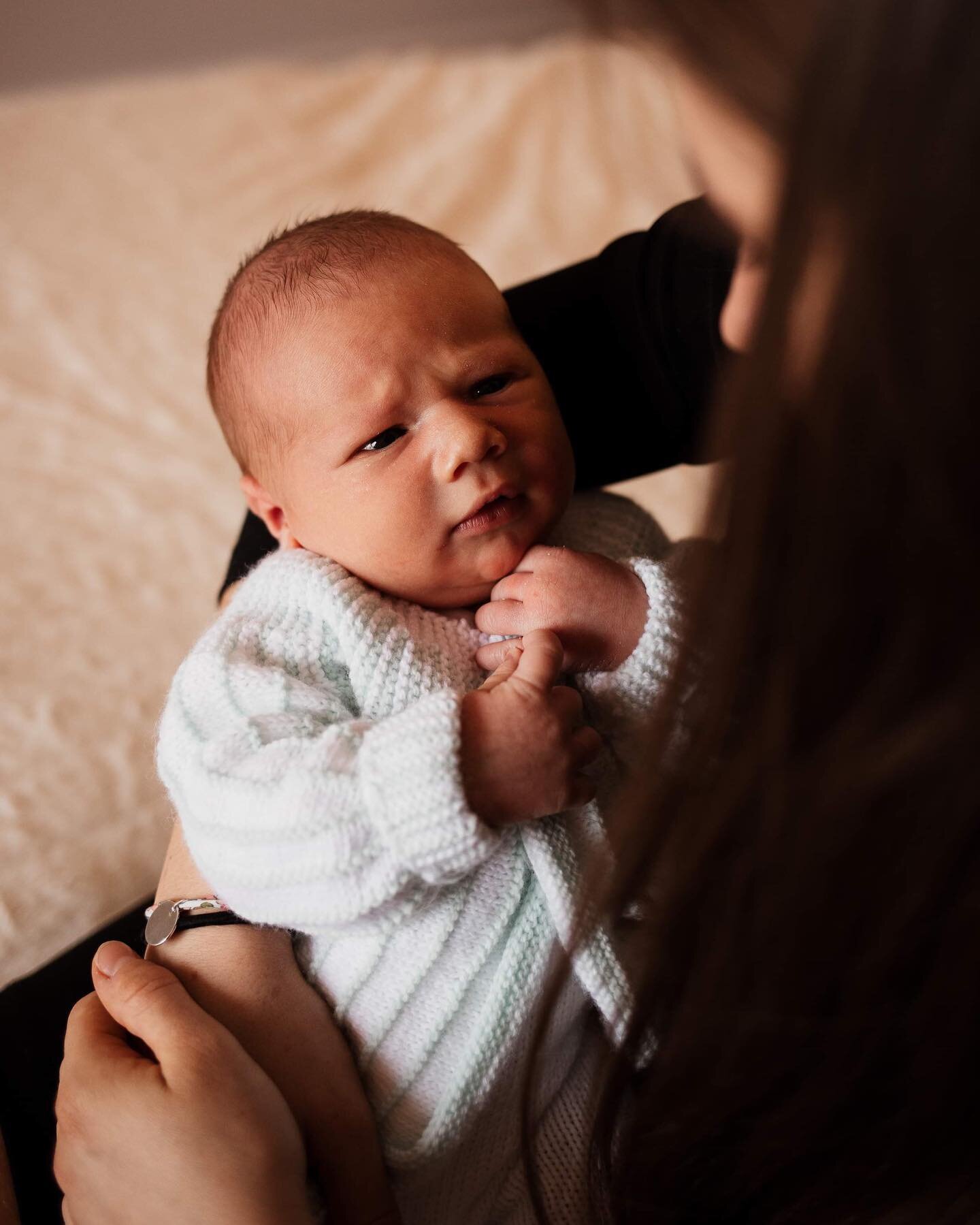 N&rsquo;avoir d&rsquo;yeux que pour sa maman&hellip;💛
&bull;
#photographenouveaune 
#portraitphotography 
#nouveaun&eacute; 
#babyboy2022 
#seancenouveaune 
#seancephotofamille 
#seancelifestylefamille 
#reposthdm 
#documenterlavie 
#narrateurdevie 