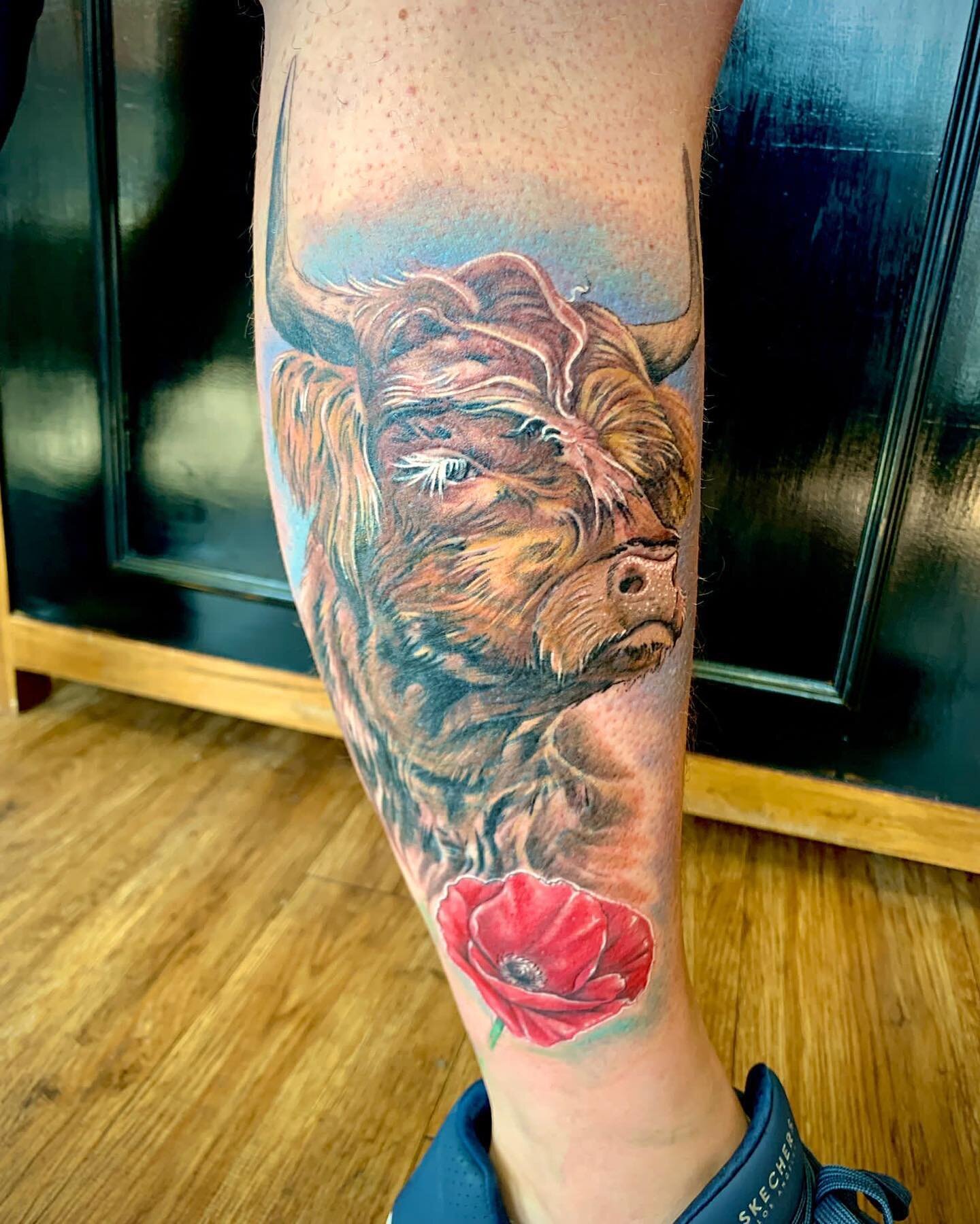 Incredible highland cow tattoo done by the awesome @charlieleightattoostuff 

This is actually a coverup believe it or not!

Made with @biotat_ 

#coloureealism #colourtattoo #tattooartist #colourtattoos #colourrealismtattoo #highlandcow #highlandcow