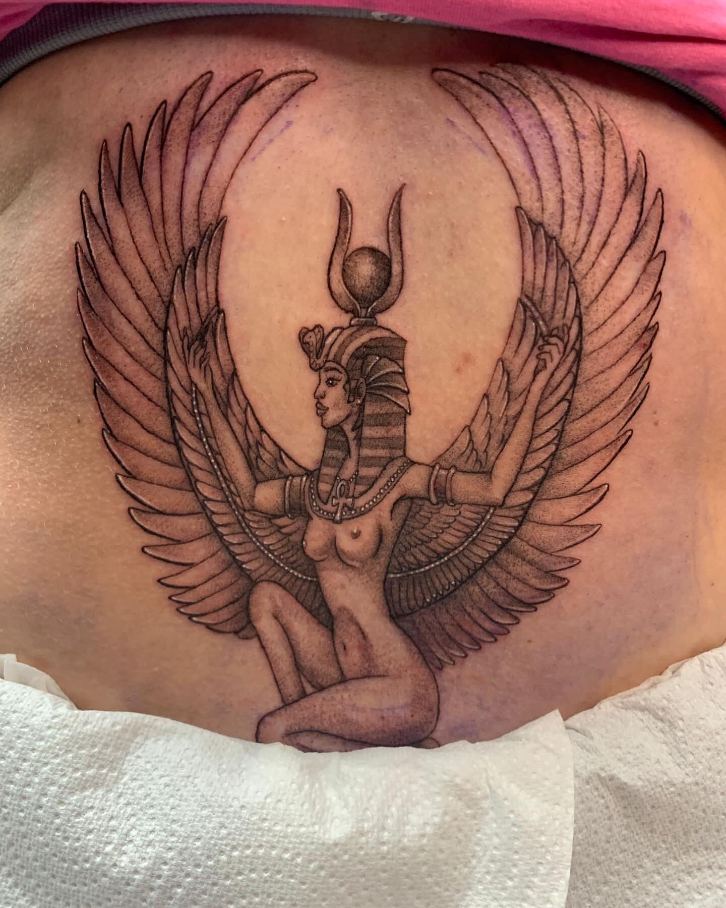 Stunning Cleopatra piece by @charlieleightattoostuff 

Made with @biotat_ 

#egyptian #egyptiantattoo #egyptiantattoos #cleopatratattoo #femaletattooartist #newtattoo #blackandgreytattoo