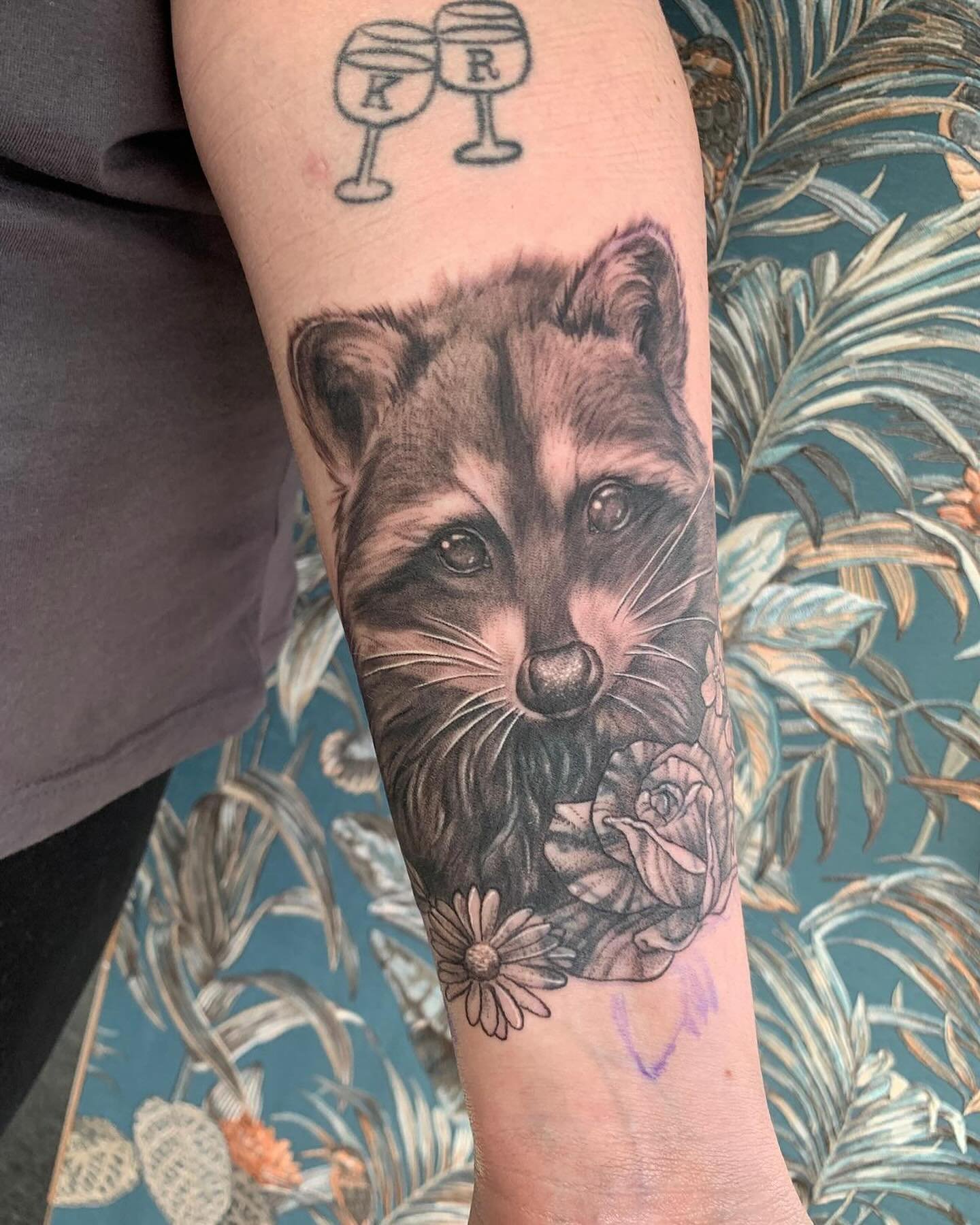 @charlieleightattoostuff beautiful raccoon piece done by Charlie. Get in touch to book your next tattoo with her!

Made with @biotat_ 

#blackandgreytattoo #blackandgrey #blackandgreyrealism #realismtattoo #racoontattoo #femaletattooartist #tattooart