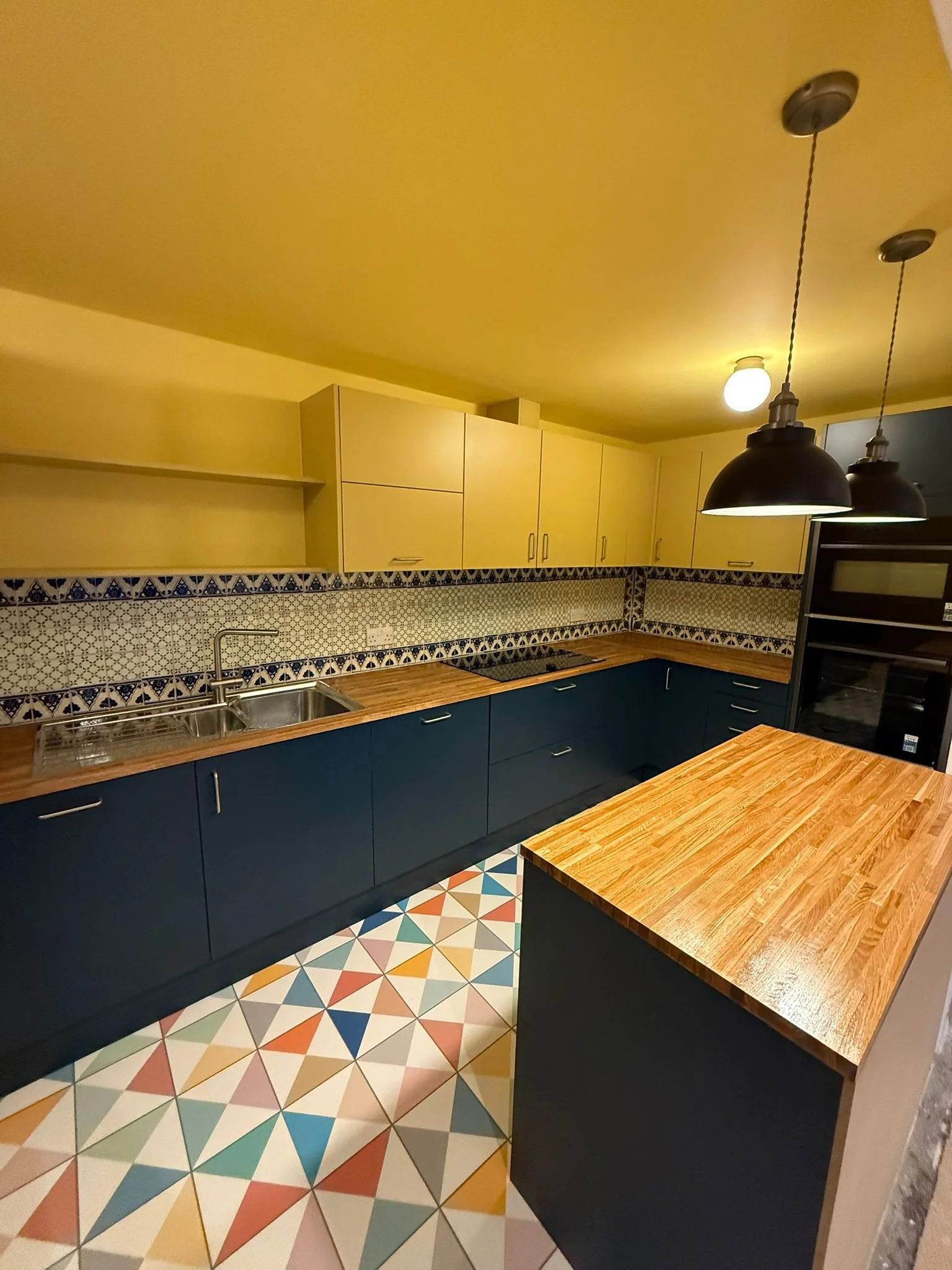 NavyBlueColourfulKitchen.jpeg