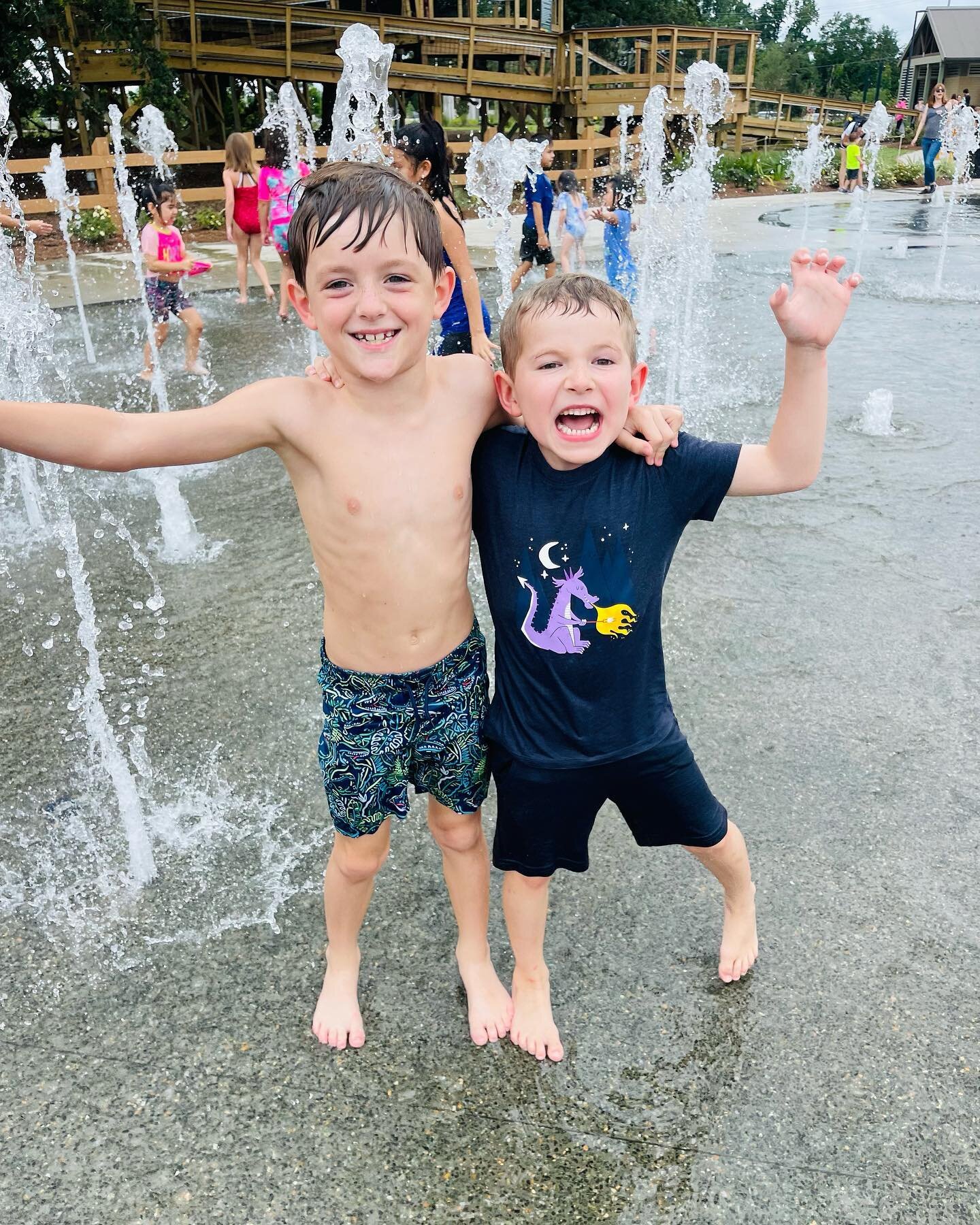 Nothing hypes up a three day weekend more than seeing your Pre-K bestie at the splash pad! 💦 #WildBoys