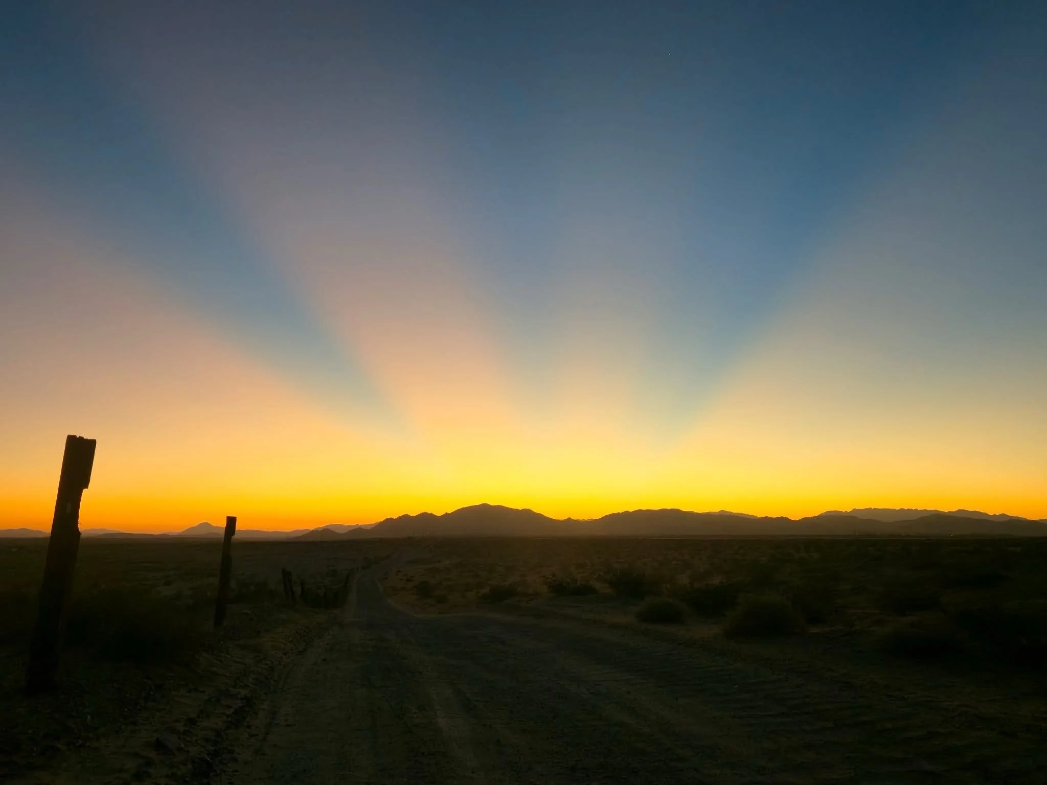 📸 Captured in Newberry 📸

Wow! Thank you to Leah Raedel for these beautiful sunrise photos in Newberry Springs on Harvard. Sunrises here are a work of art! 

We hope everyone has a beautiful Monday 🌅

If you have photos for &ldquo;Captured in Newb
