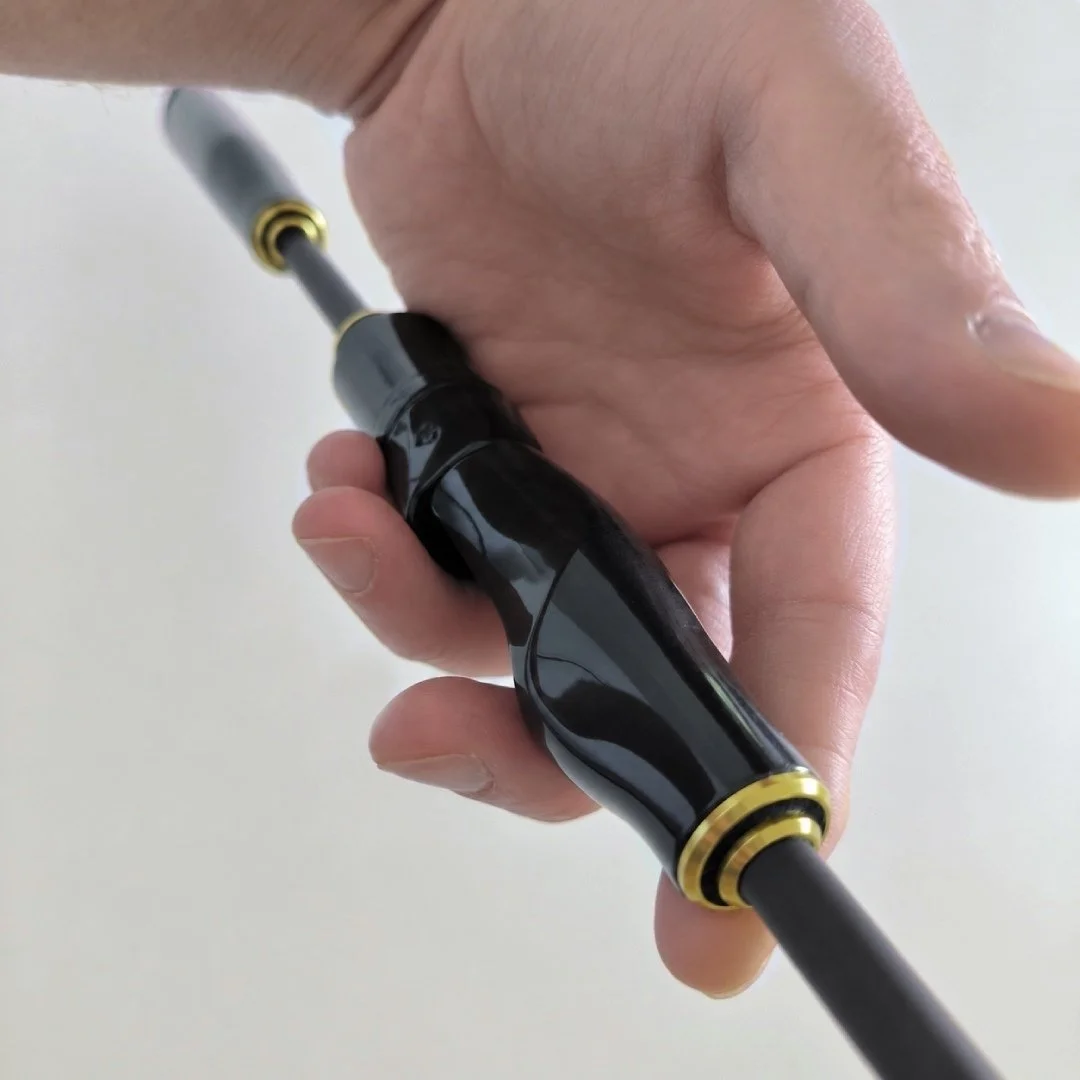 FA Hers Custom Spinnrute für das Angeln auf Barsch, mit Griffelementen aus Carbon 