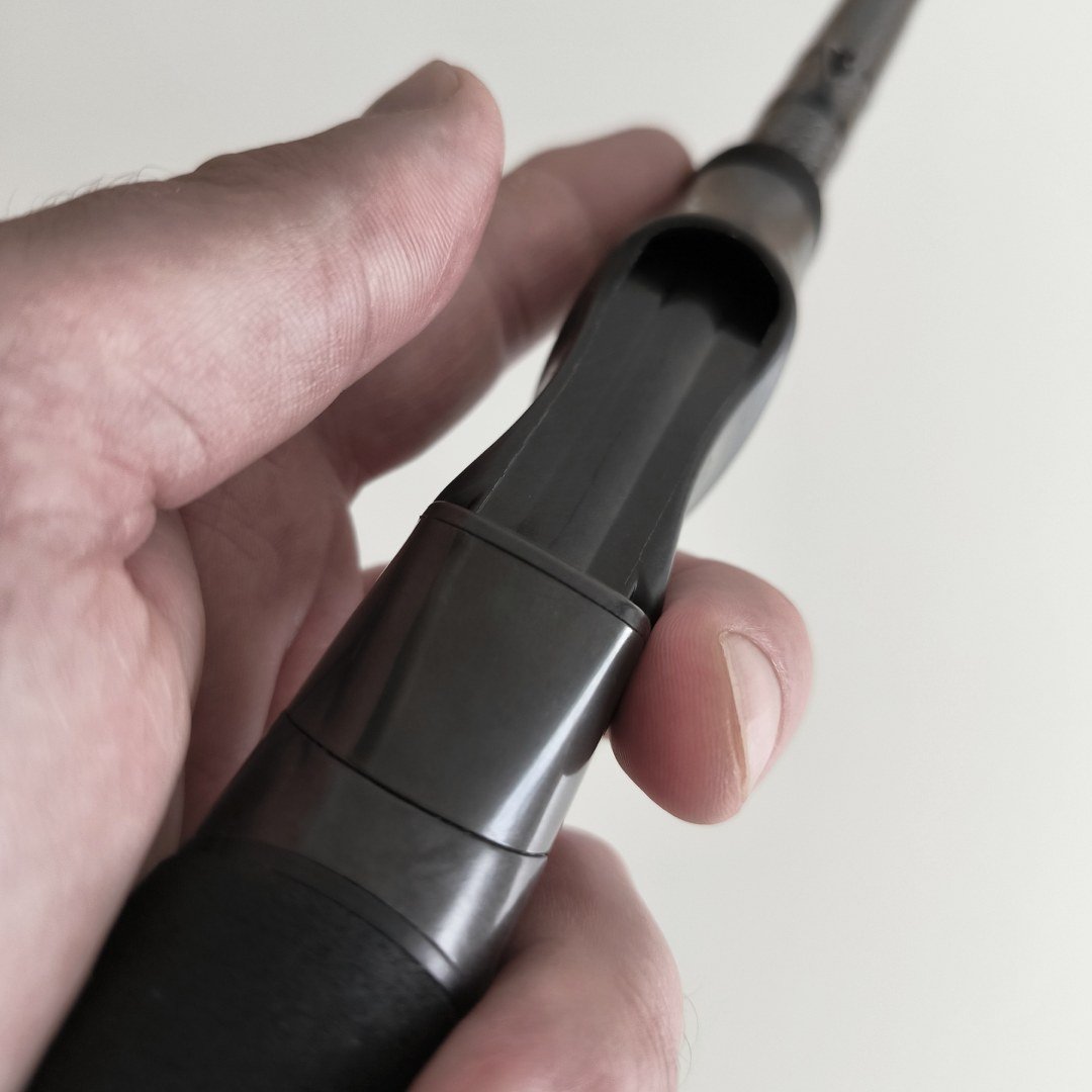 Spinnrute mit einem Rollenhalter aus Carbon für das Angeln auf Raubfisch