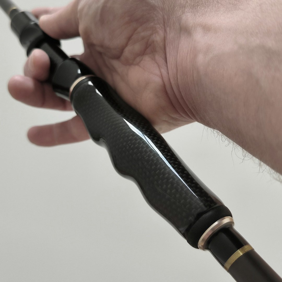 Custom Angelrute für das Zanderangeln mit einem speziellen Griff aus Carbon