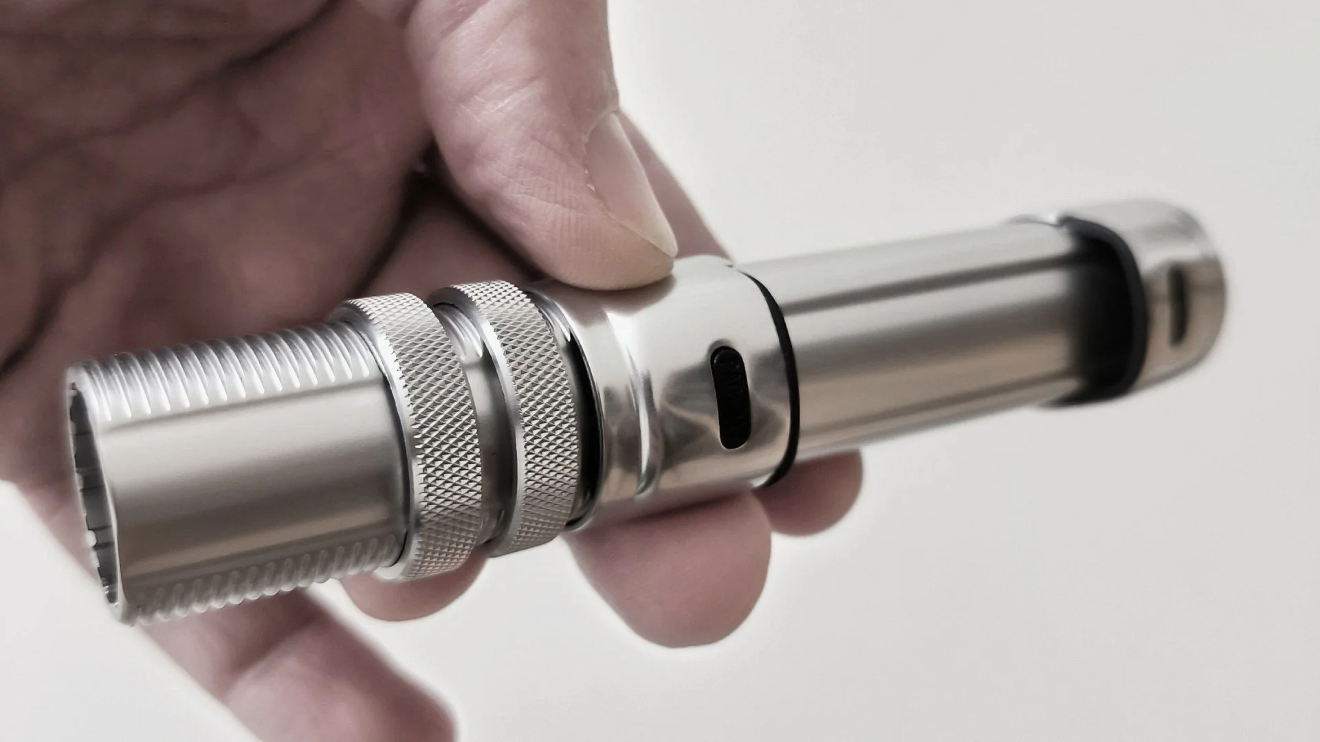 Rollenhalter aus Aluminium für den Aufbau einer Custom Angelrute