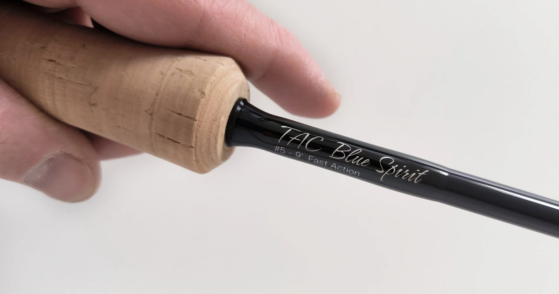 Ein individueller Schriftzug auf einer Custom Fliegenrute von Jakfisk.