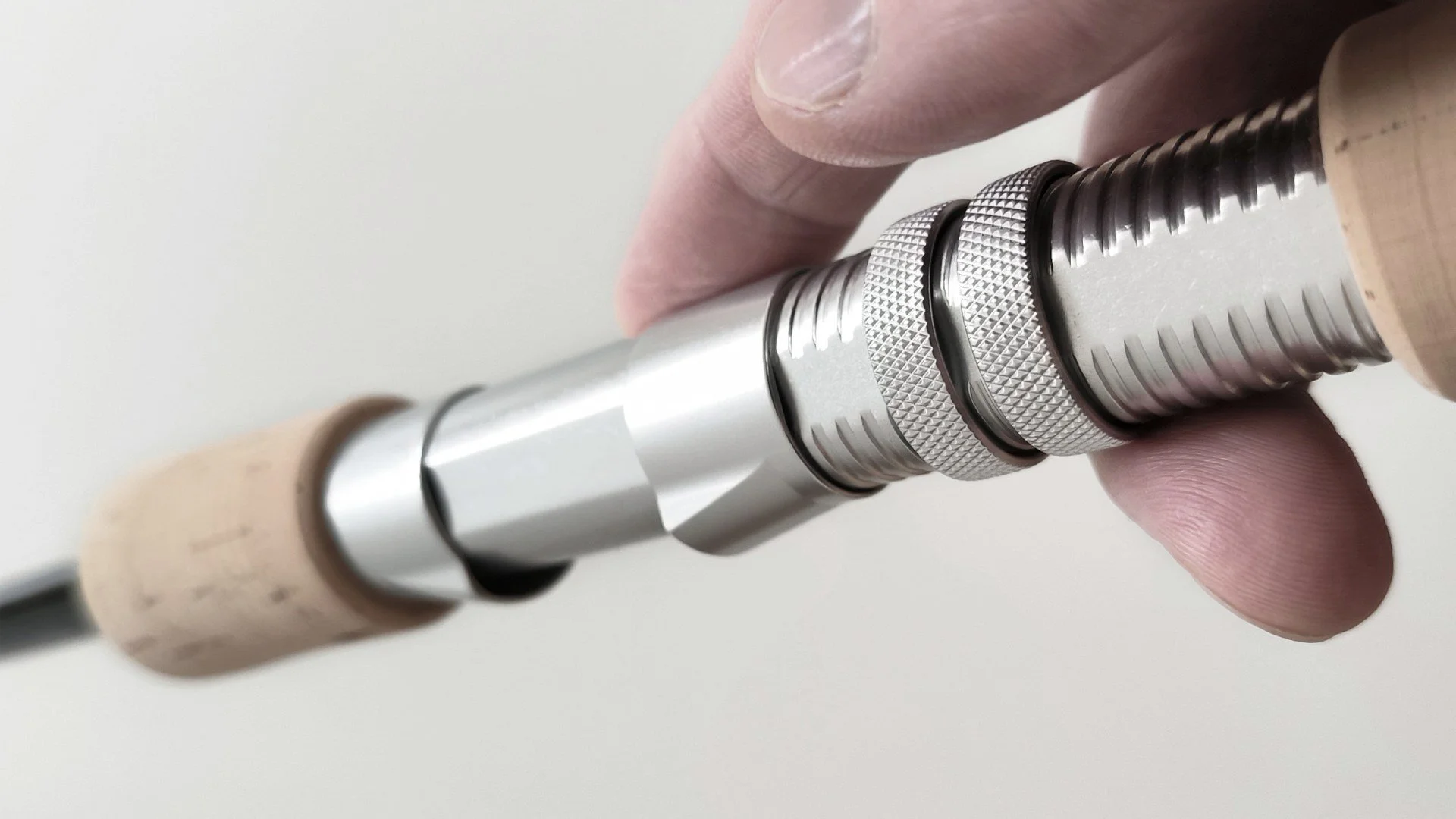 Aluminium-Rollenhalter für eine Custom Karpfenrute von Jafisk 