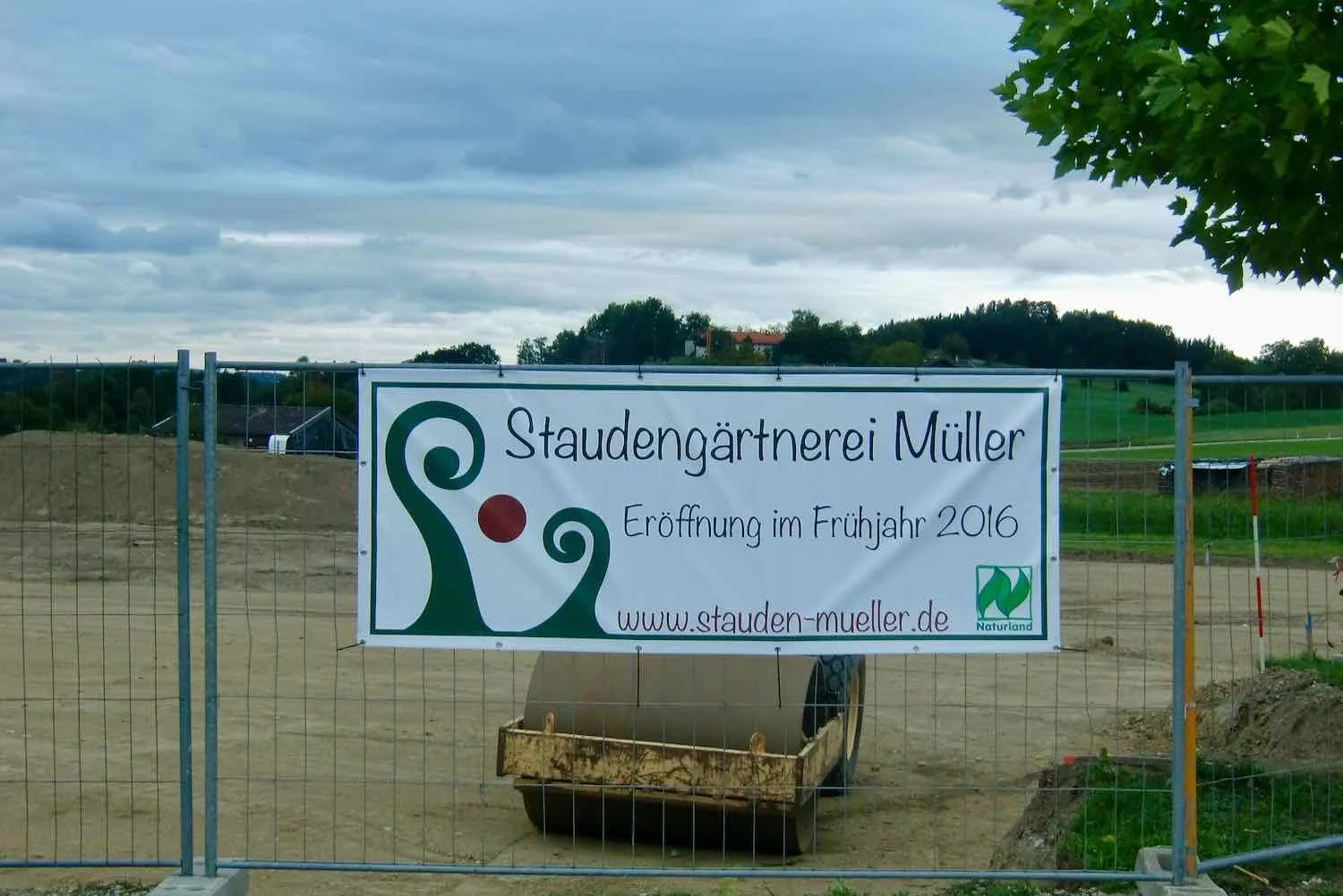 Kaum zu glauben, aber in 5 Monaten soll hier schon unsere Gärtnerei eröffnen. Der Druck ist da!