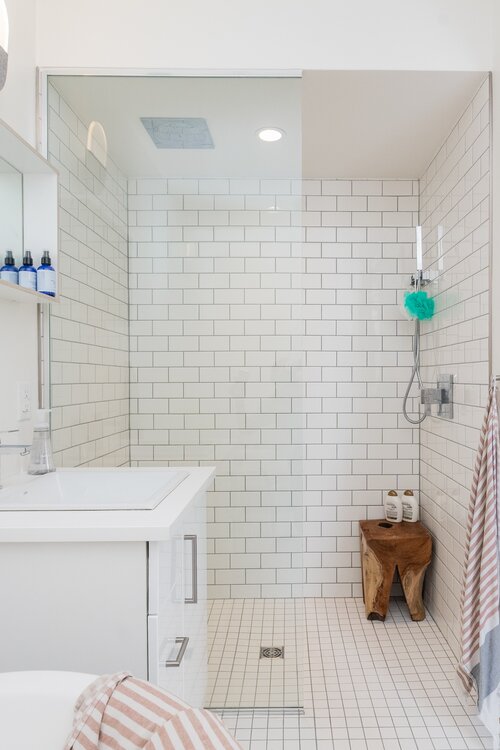 Tips for making a small bathroom look bigger