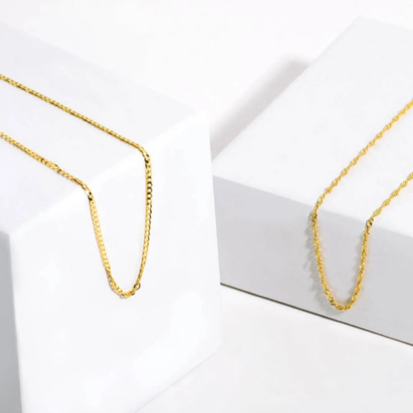 Simple but effective. Does your e-commerce photos effectively show off your product? 
No one wants to guess how your product will work for them. They have to see to believe it. 
Client: @lux.gold.jewellery 
.
.
.
.
.
.
.
#womenentrepreneurs #cont