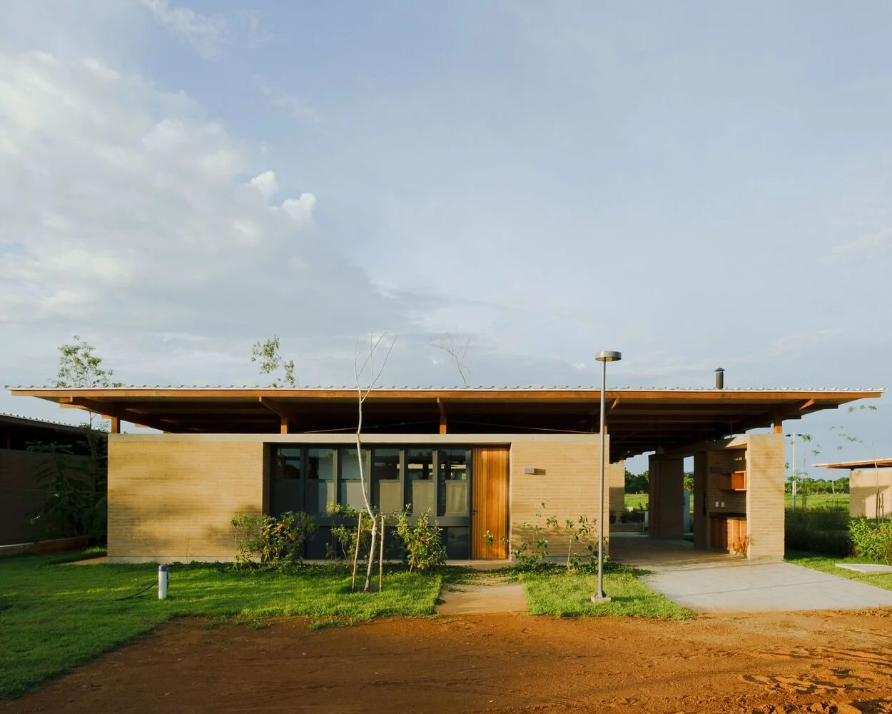 vila-dos-funcionarios-da-escola-fazenda-canuana-rosenbaum-plus-terra-e-tuma-arquitetos-associados_4.jpg