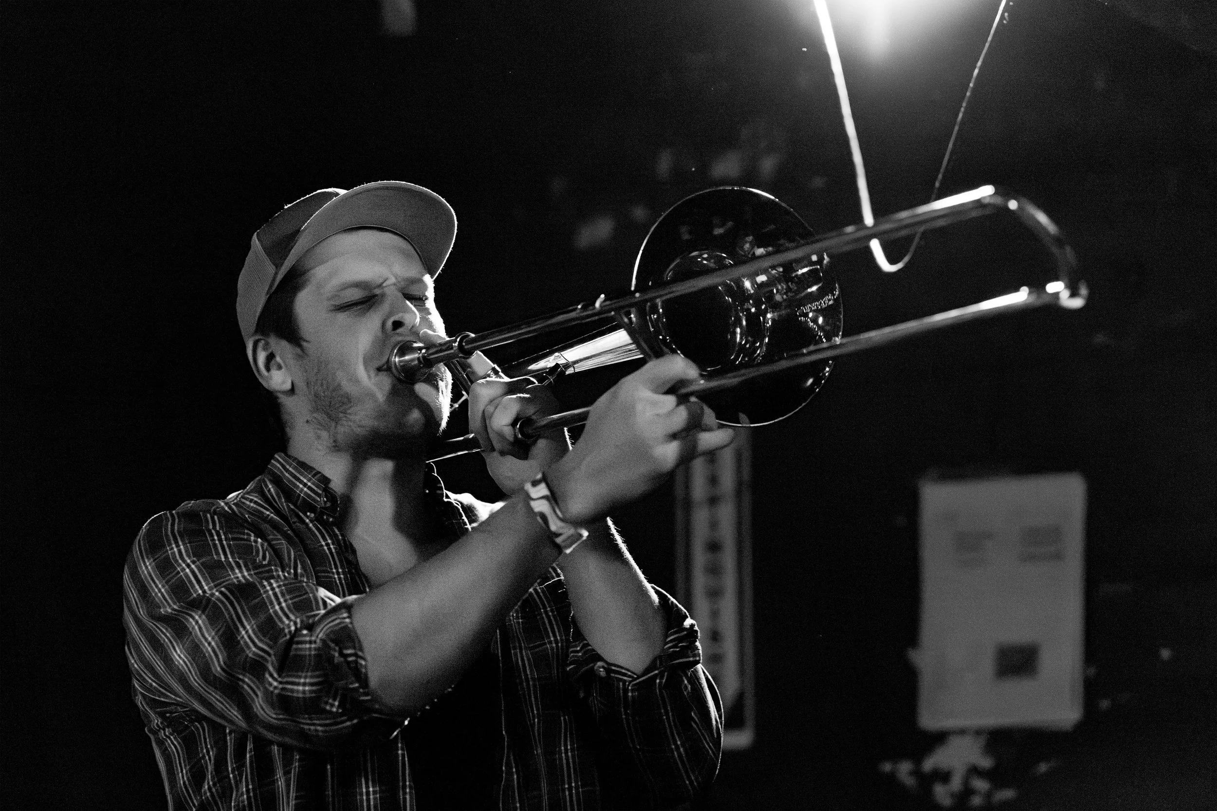 Wakelee_Beat Kitchen_121225-16 +noise 80%.jpg