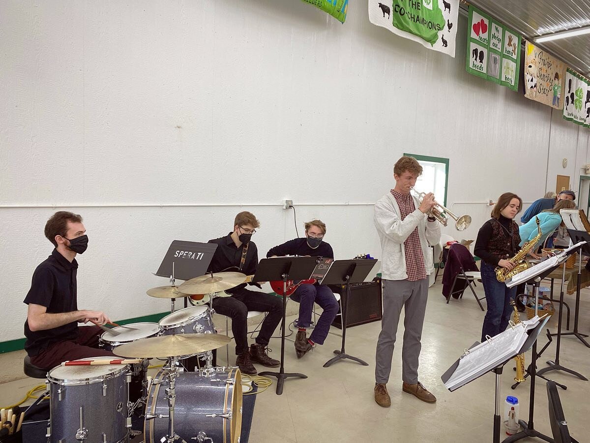It is truly an honor to make music with these wonderful people! 😁🥁