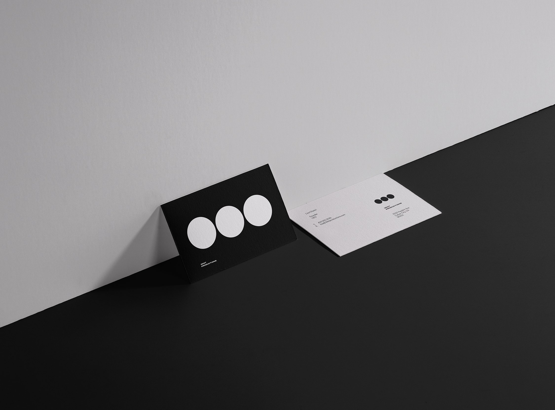 3_dot_single_card_mockup_2.jpg