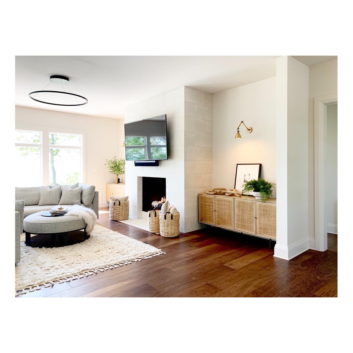 Cozy views of our Greenbrier living room project! What&rsquo;s your favorite part of the room? 

@the_greenbrier 
@gbrsportingclub 
#shoppablehome
#uplusdesign
#greenbrierinteriordesign
#greenbrierliving
#cincinnatiinteriordesign