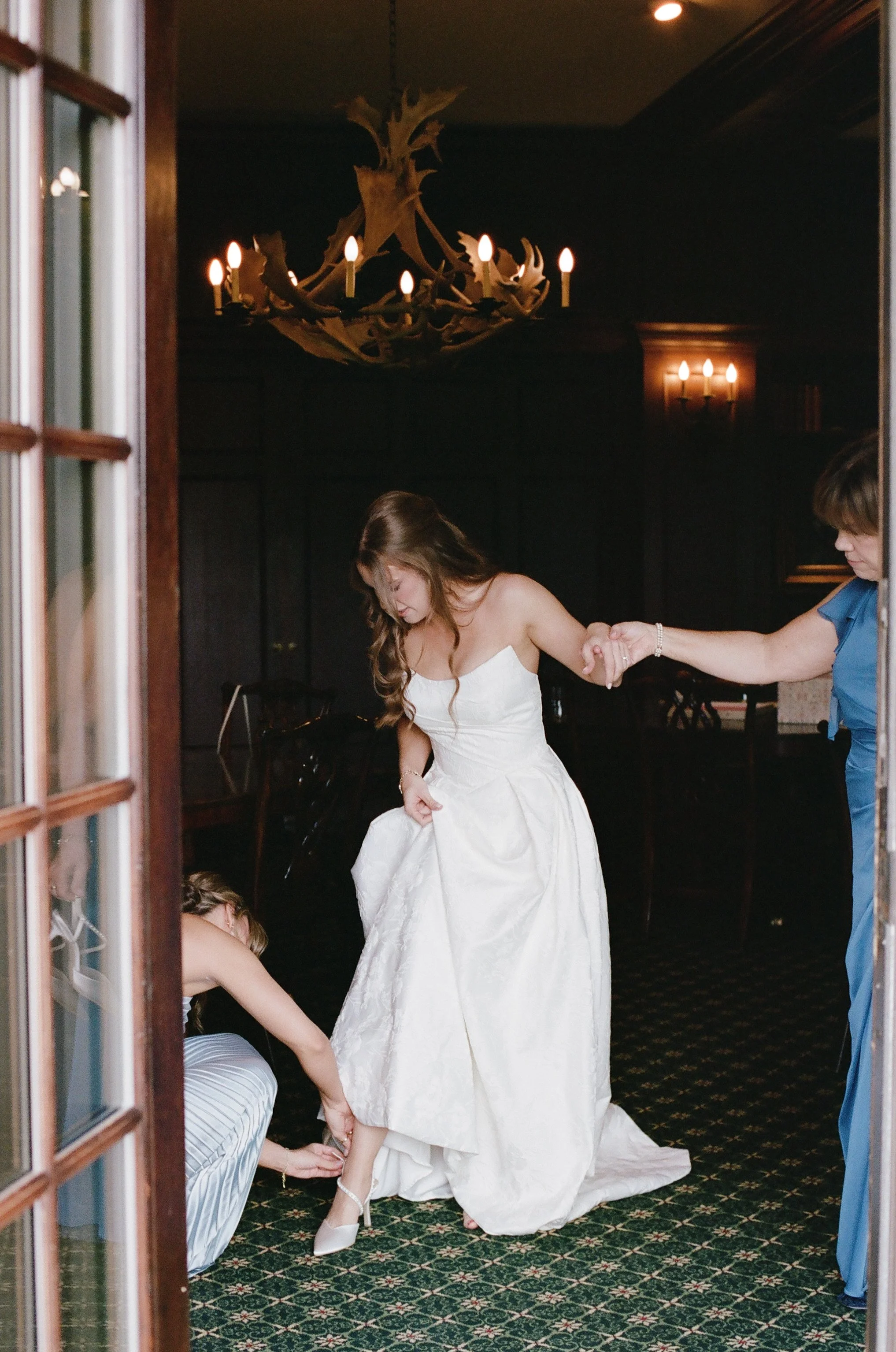 St.MatthewCatholicChurch_ClubAtLongview_CharlotteFilmWeddingPhotographer_ParksPictures