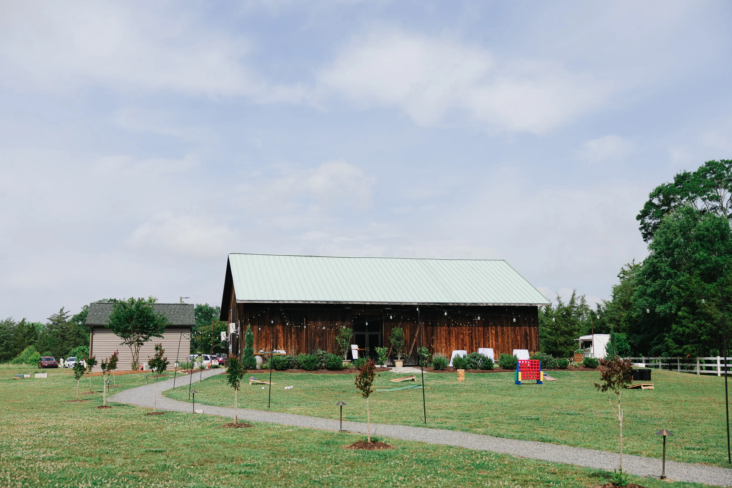 ClemsonAlumniWedding_RobertsonHomesteadRockHillSC_FilmPhotographer_ParksPictures