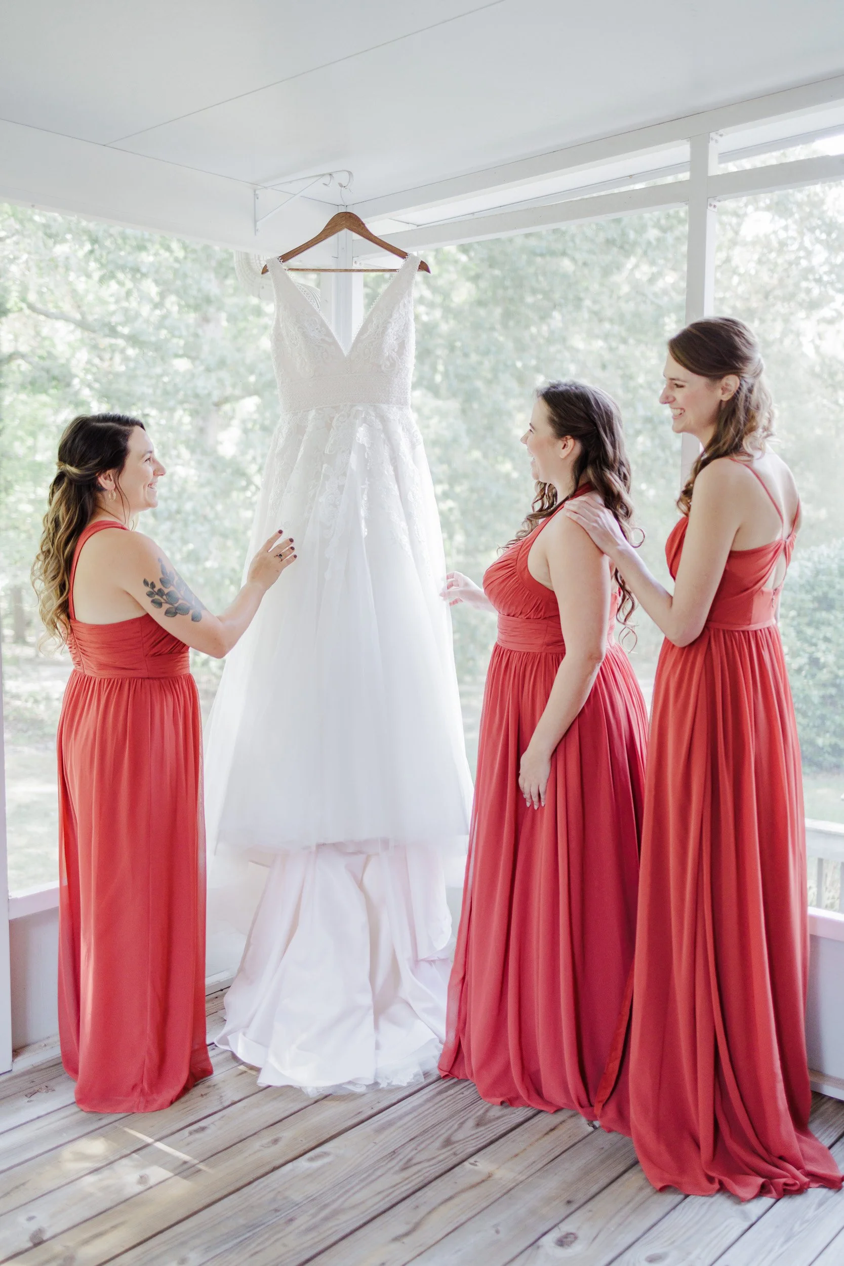 CharlotteWeddingPhotographer_ILBellaGardensWedding_ParksPictures-4.jpg