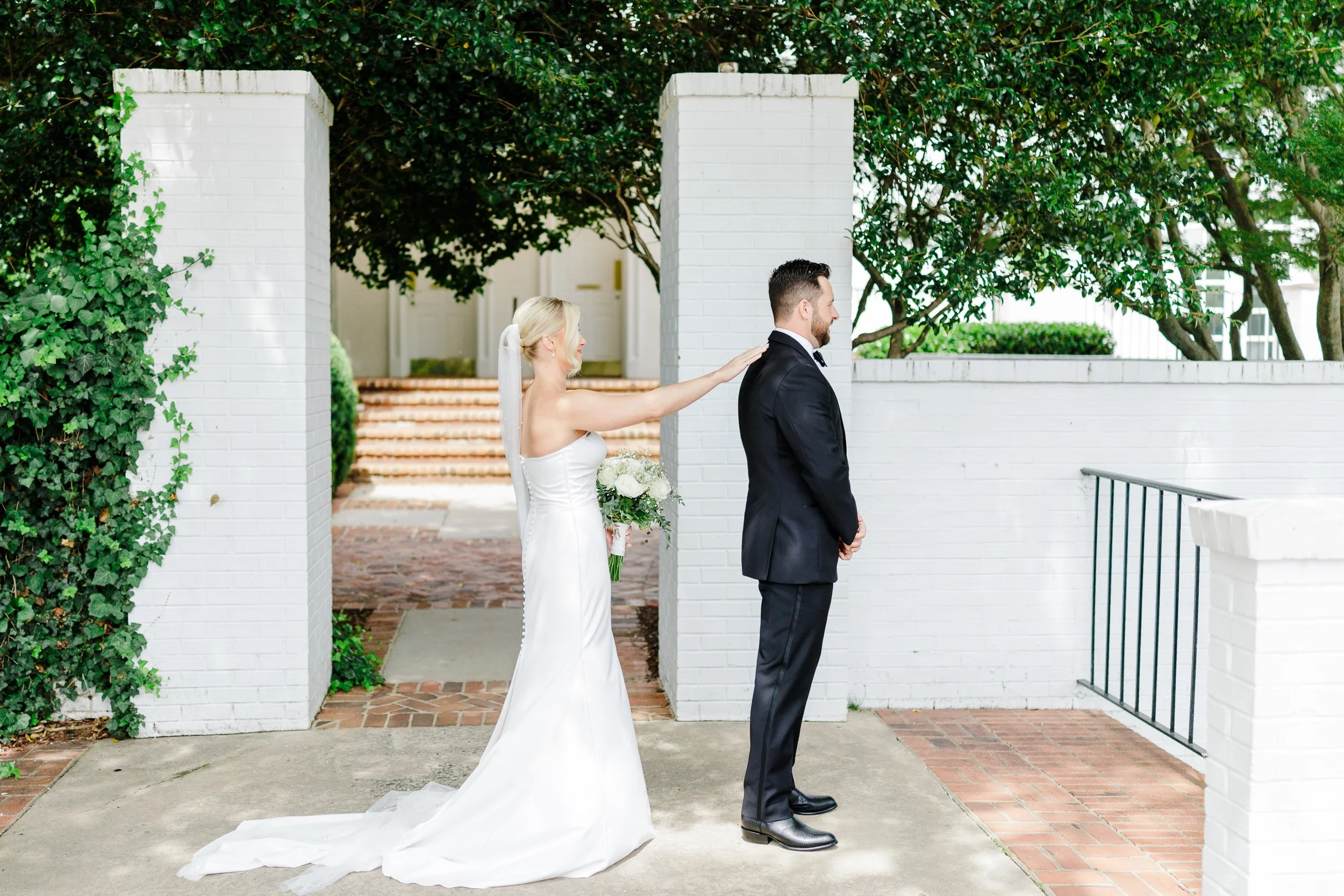 FirstLook_QuailHollowClubCharlotteNCWeddingPhotographers_ParksPictures